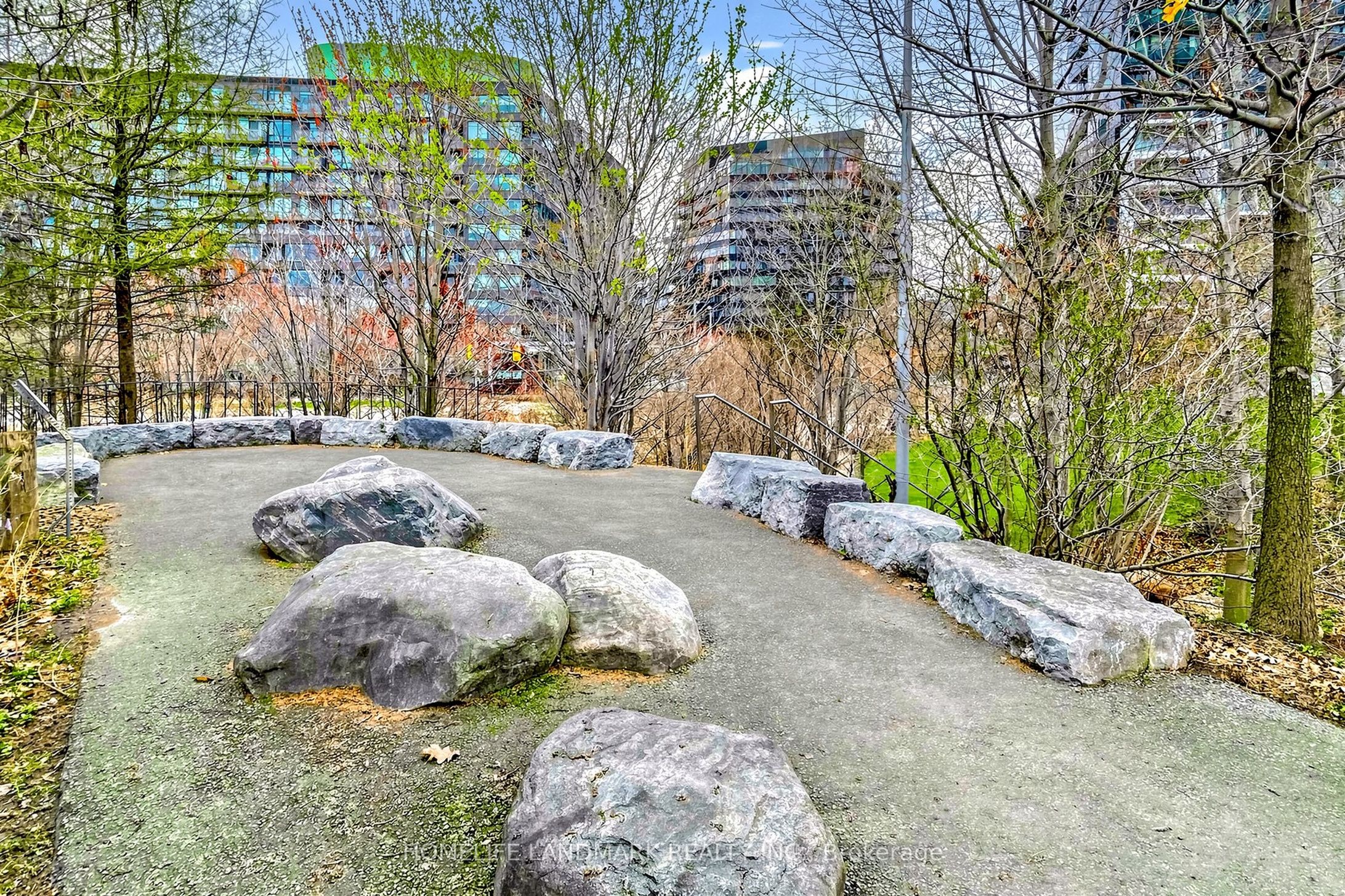 21 Lawren Harris Square 801 Property Photo 43