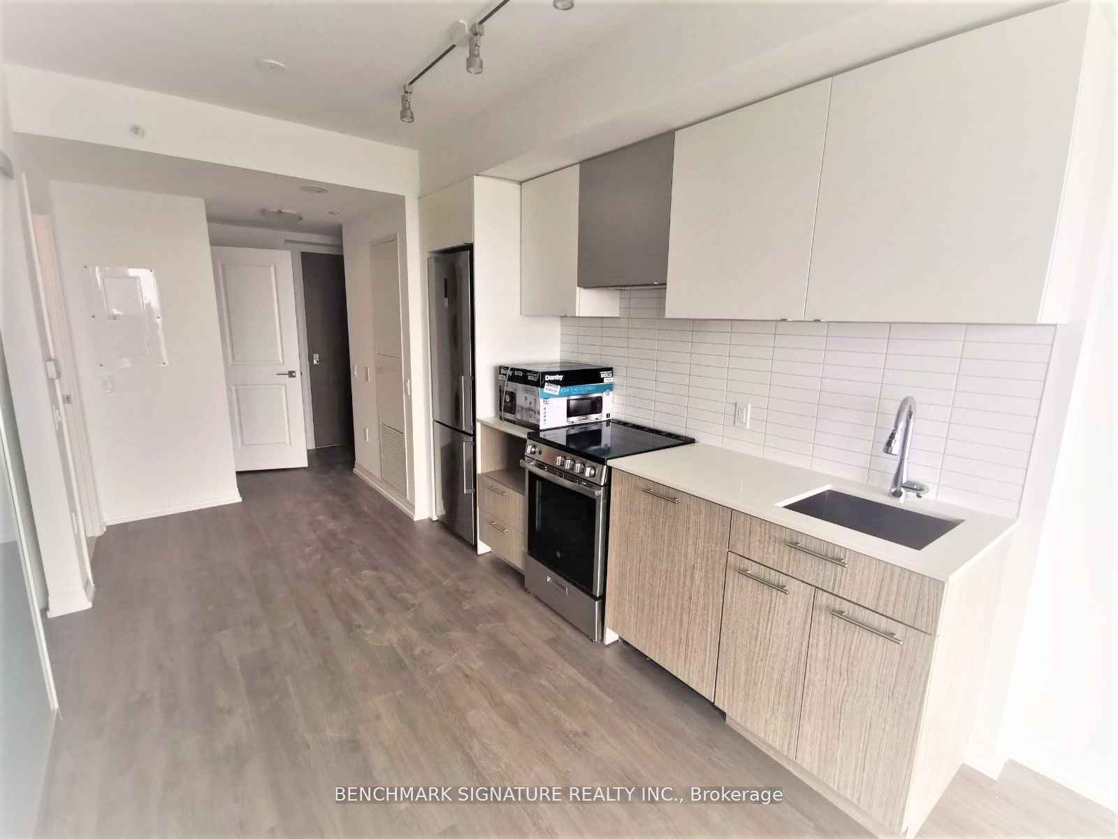 251 Jarvis Street 4015 Property Photo 5