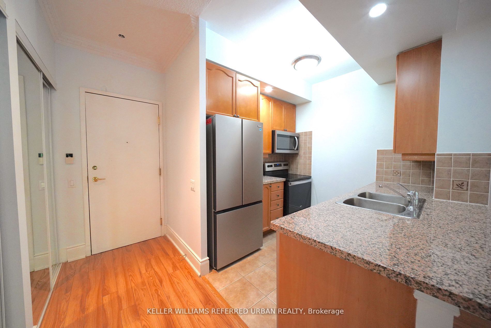 10 Northtown Way 212 Property Photo 3