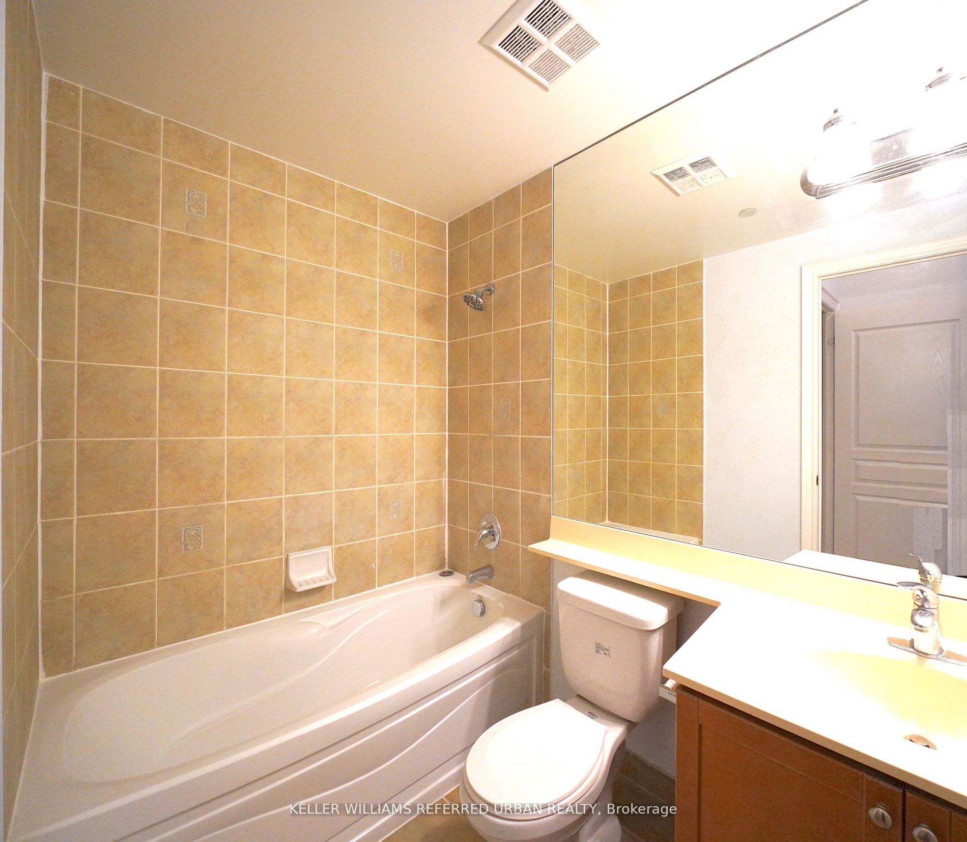 10 Northtown Way 212 Property Photo 7