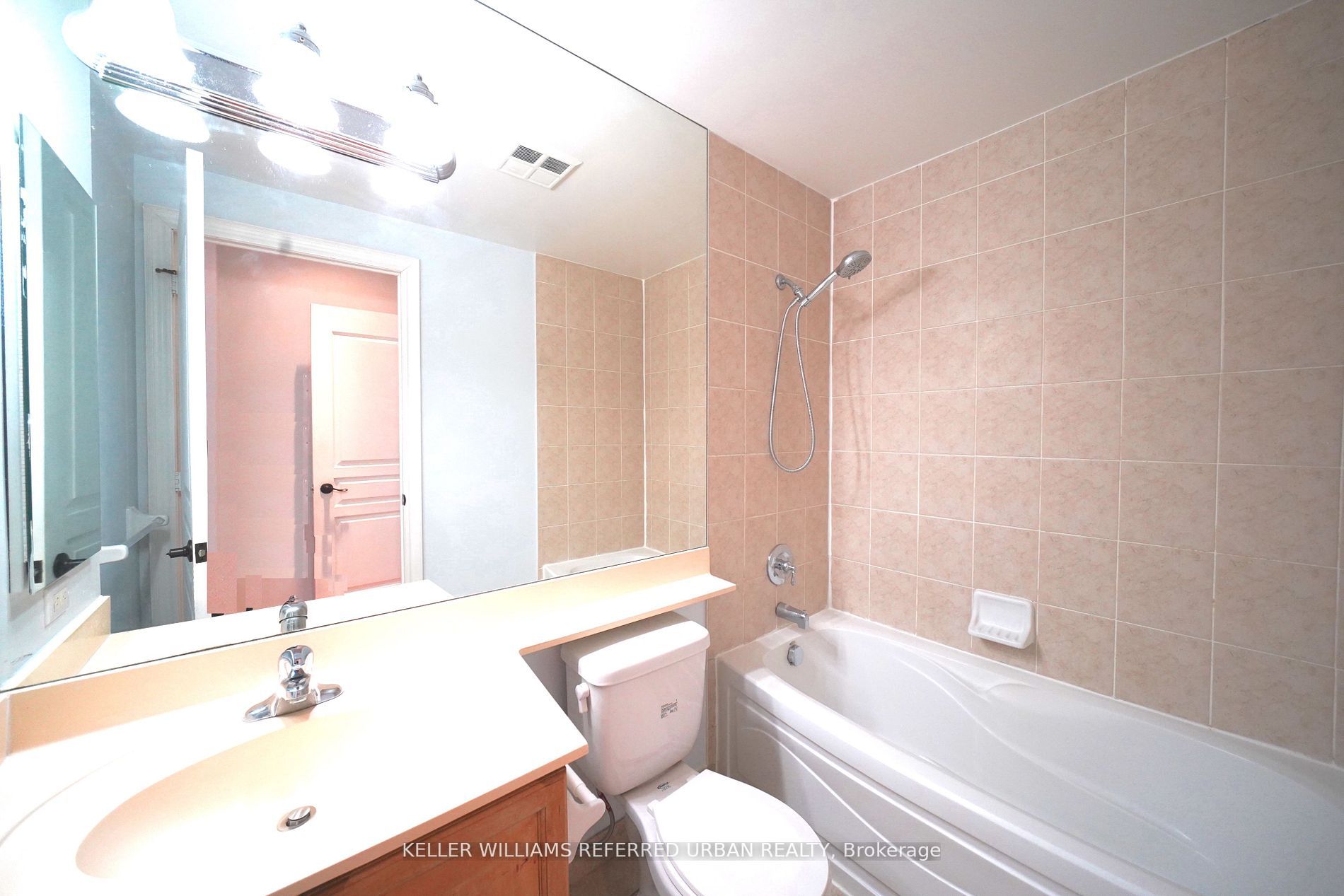 10 Northtown Way 212 Property Photo 17