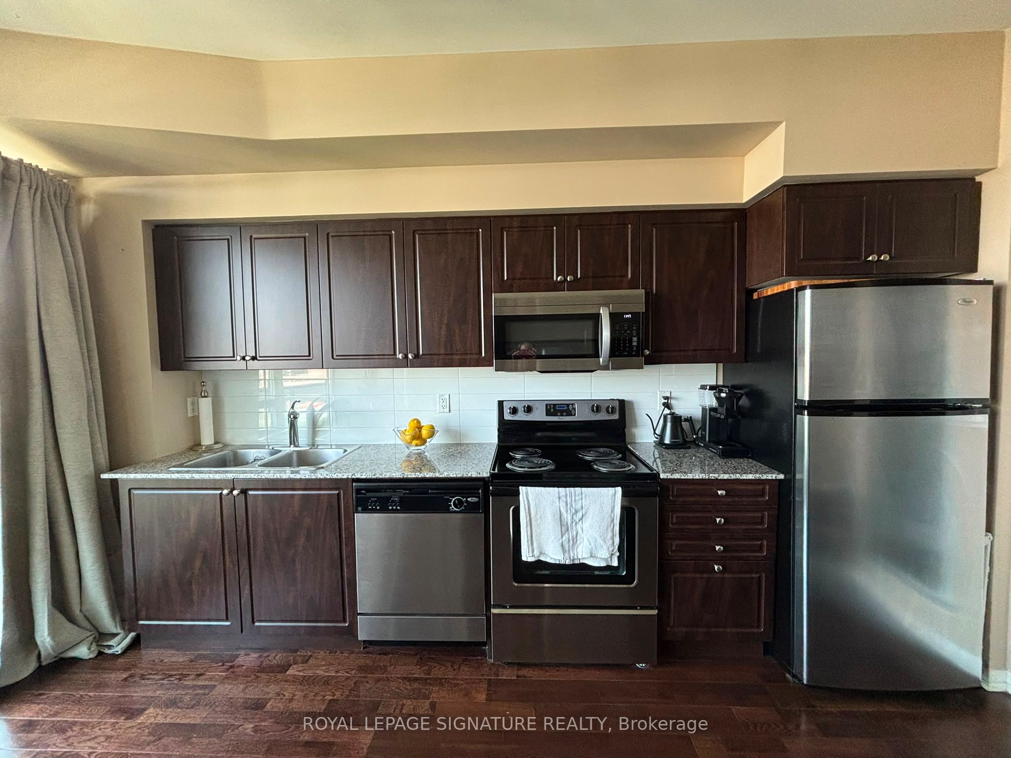 209 Fort York Boulevard 868 Property Photo 2