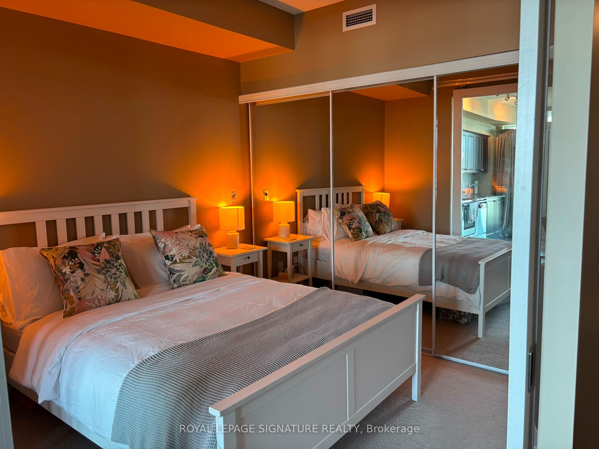 209 Fort York Boulevard 868 Property Photo 3