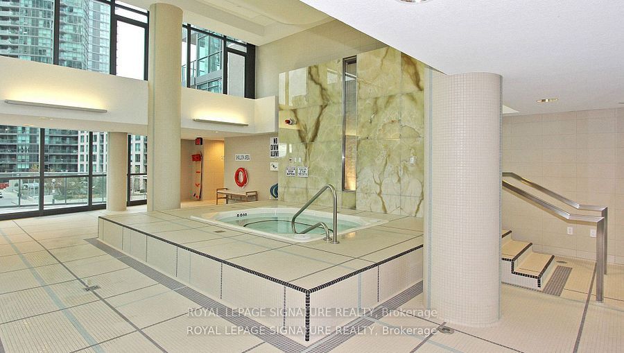 209 Fort York Boulevard 868 Property Photo 13