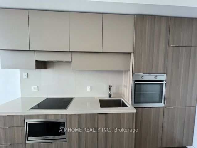 8 Eglinton Avenue E 3505 Property Photo 7