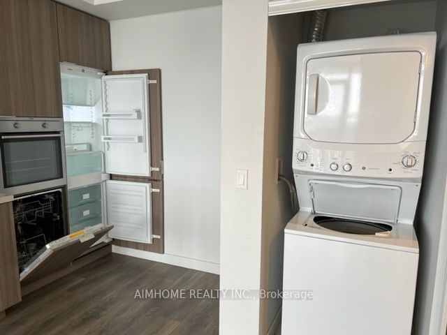 8 Eglinton Avenue E 3505 Property Photo 11