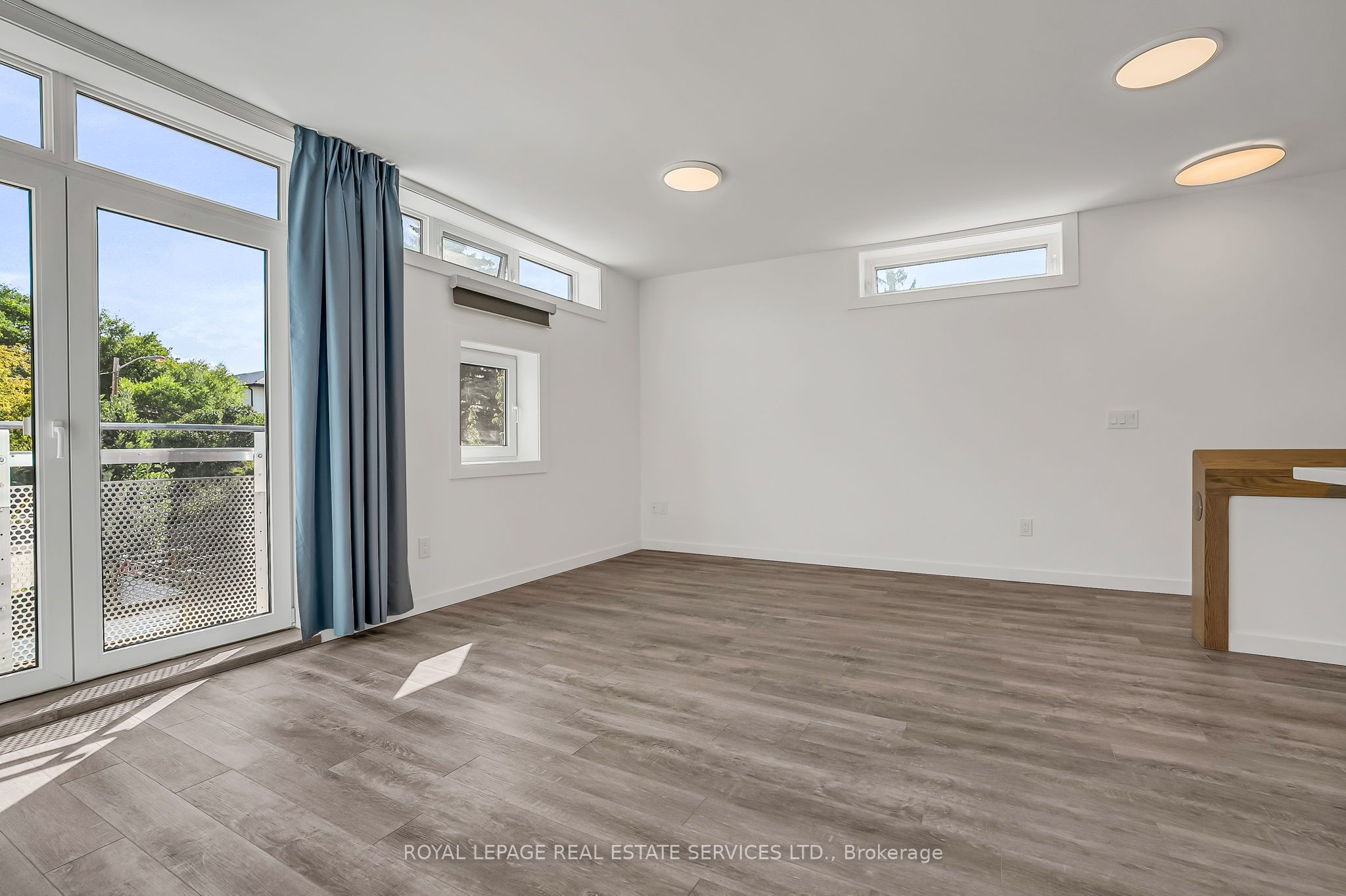 439 Winona Drive C Property Photo 12