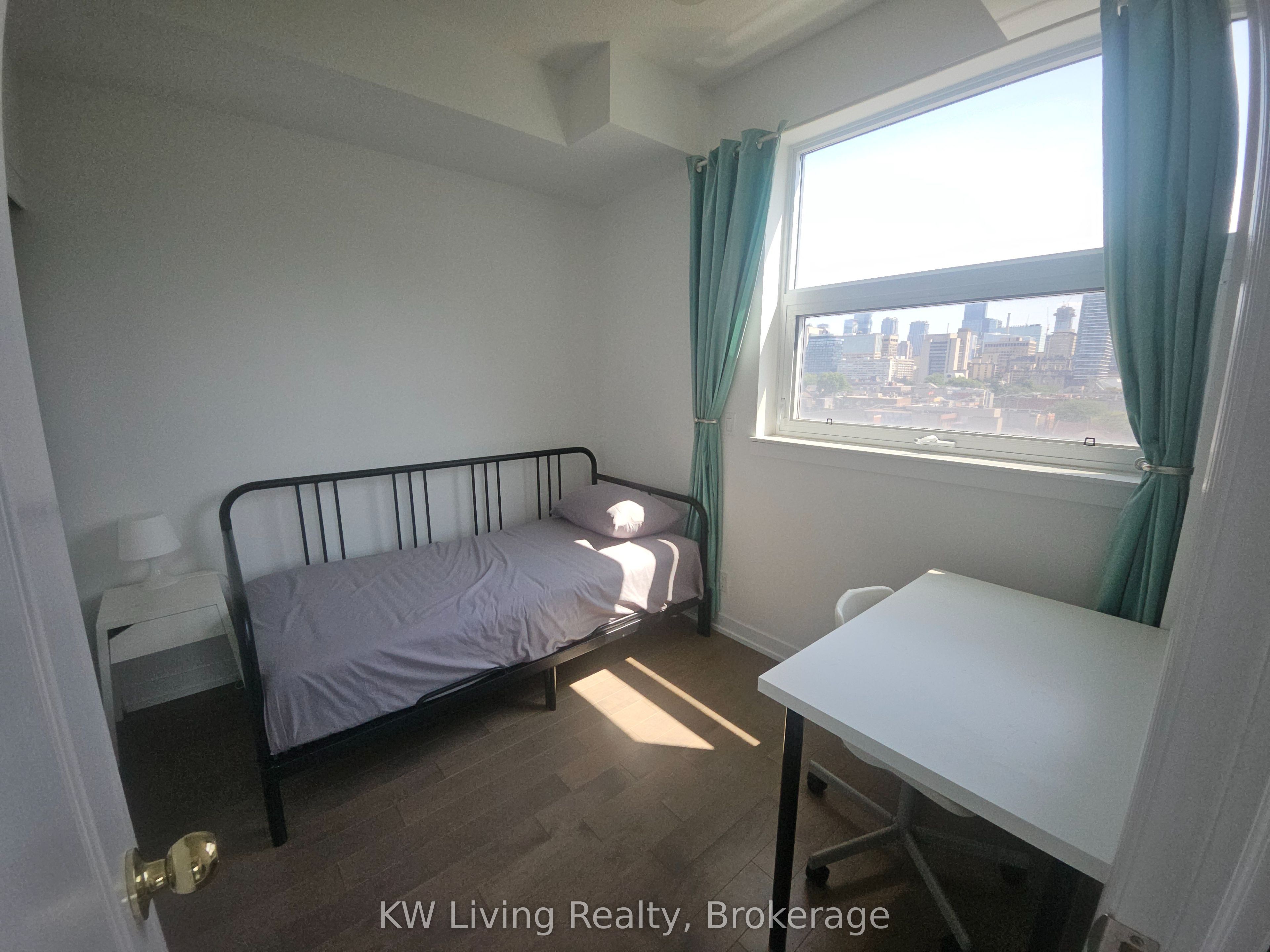 10 Willison Square 810 Property Photo 3