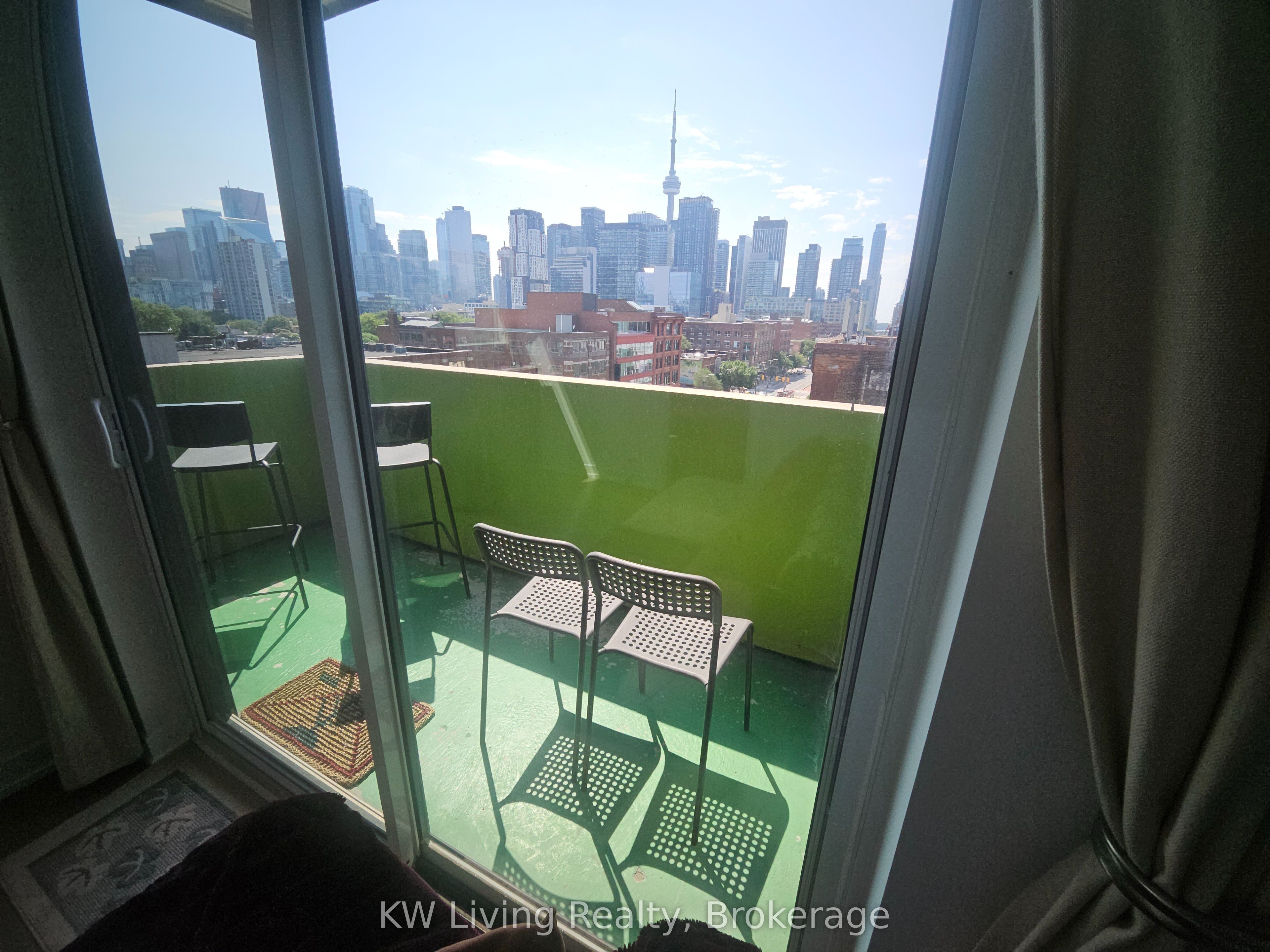 10 Willison Square 810 Property Photo 5