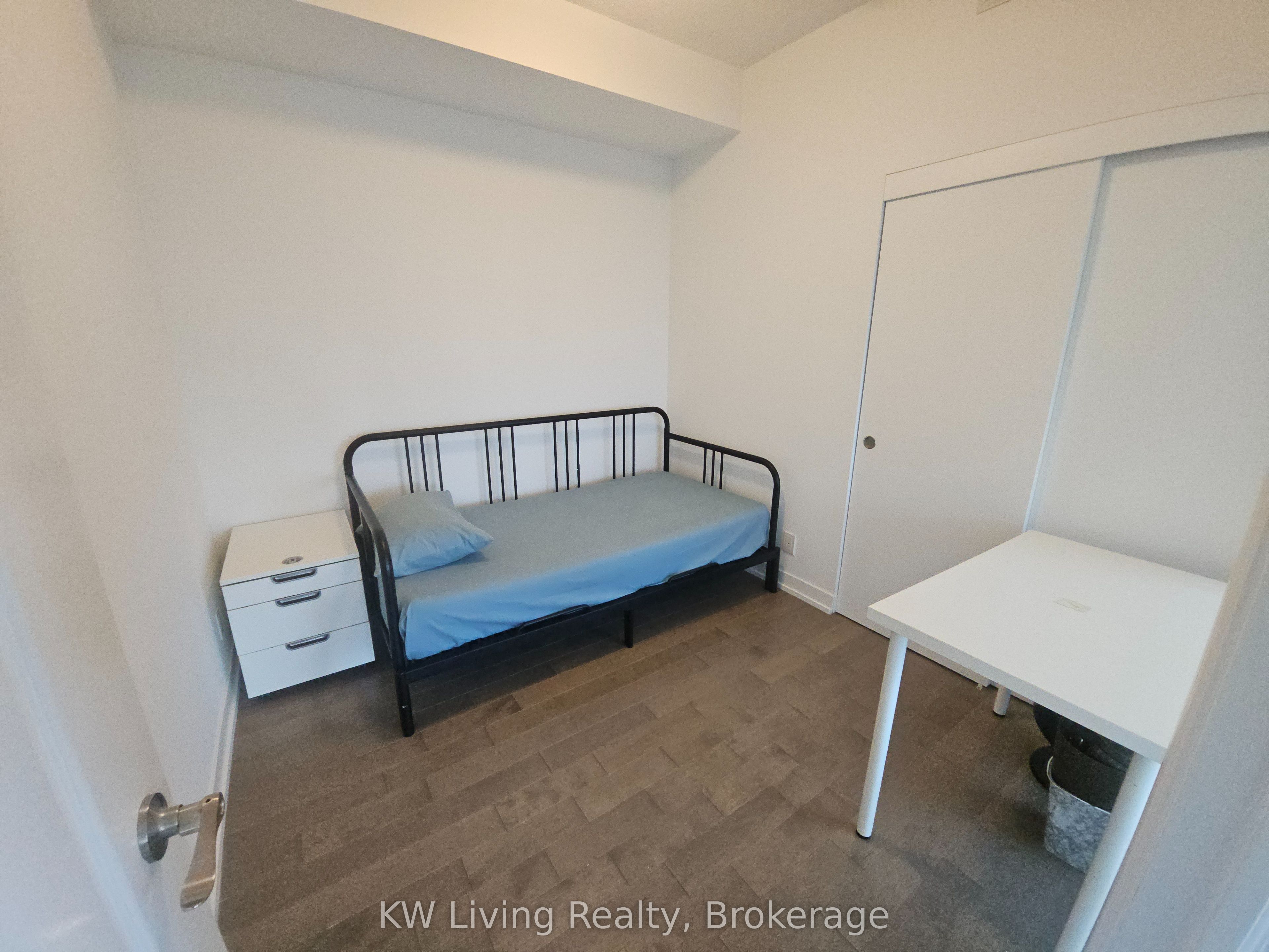 10 Willison Square 810 Property Photo 6