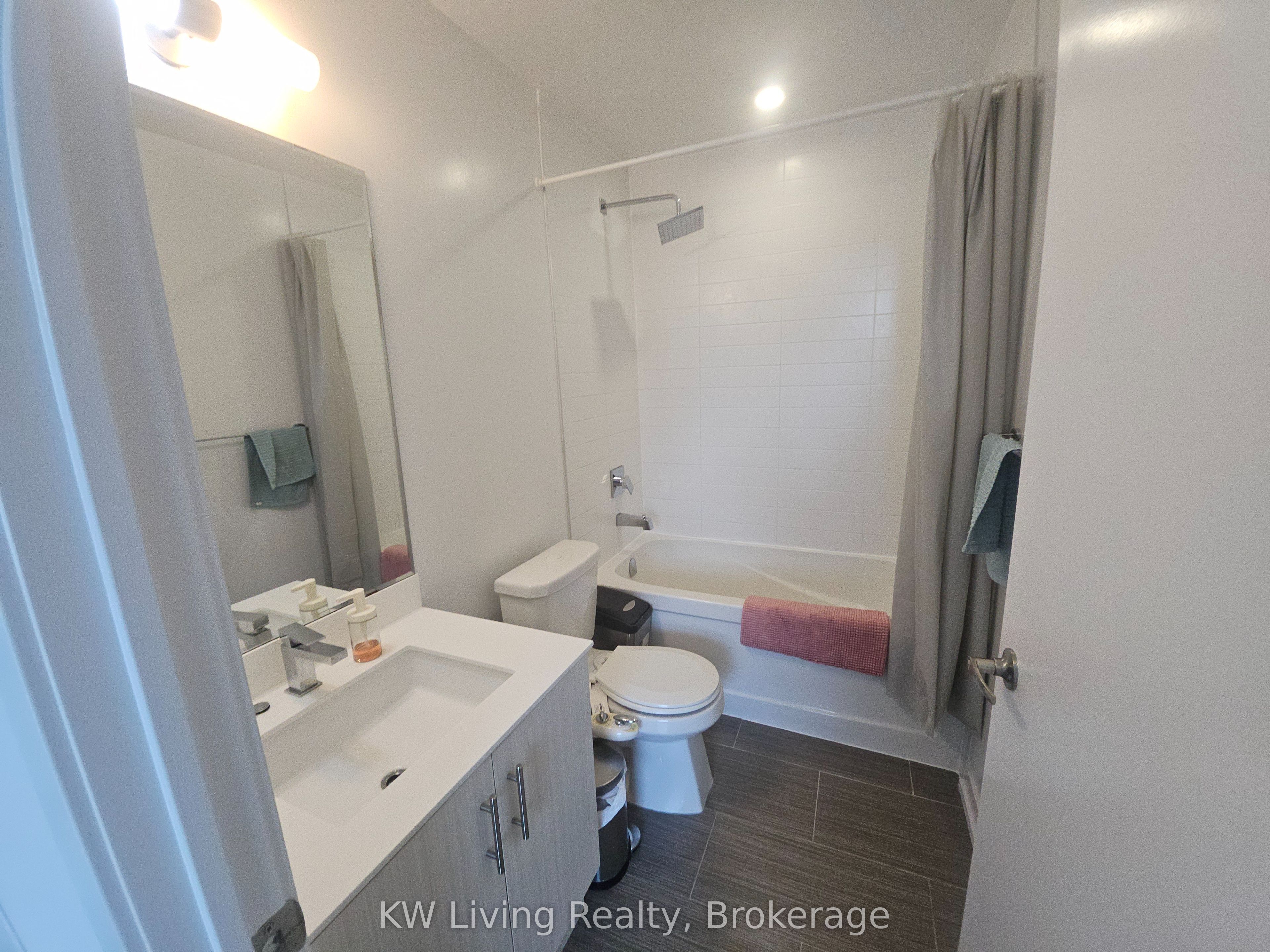 10 Willison Square 810 Property Photo 7