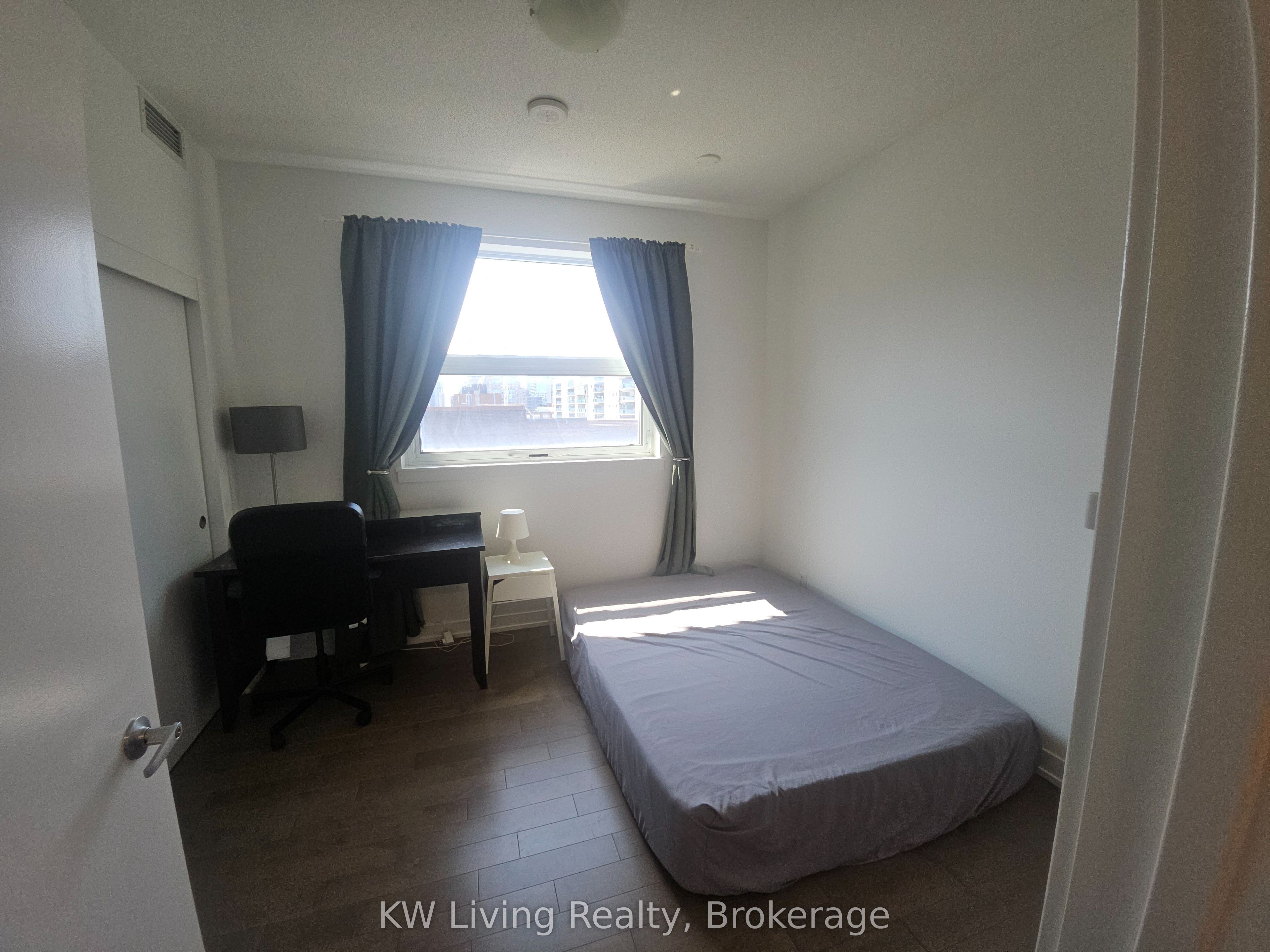 10 Willison Square 810 Property Photo 8
