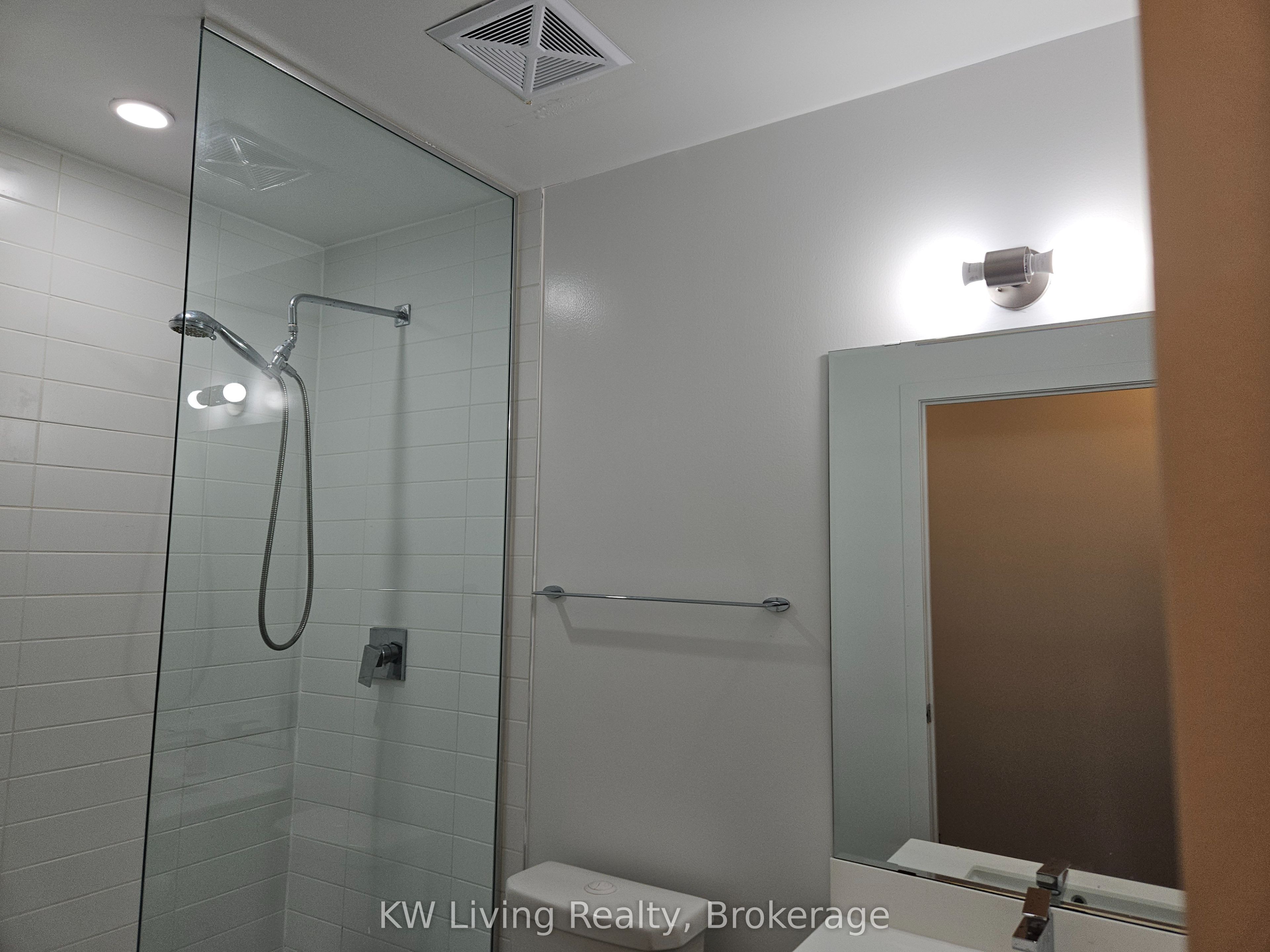 10 Willison Square 810 Property Photo 9