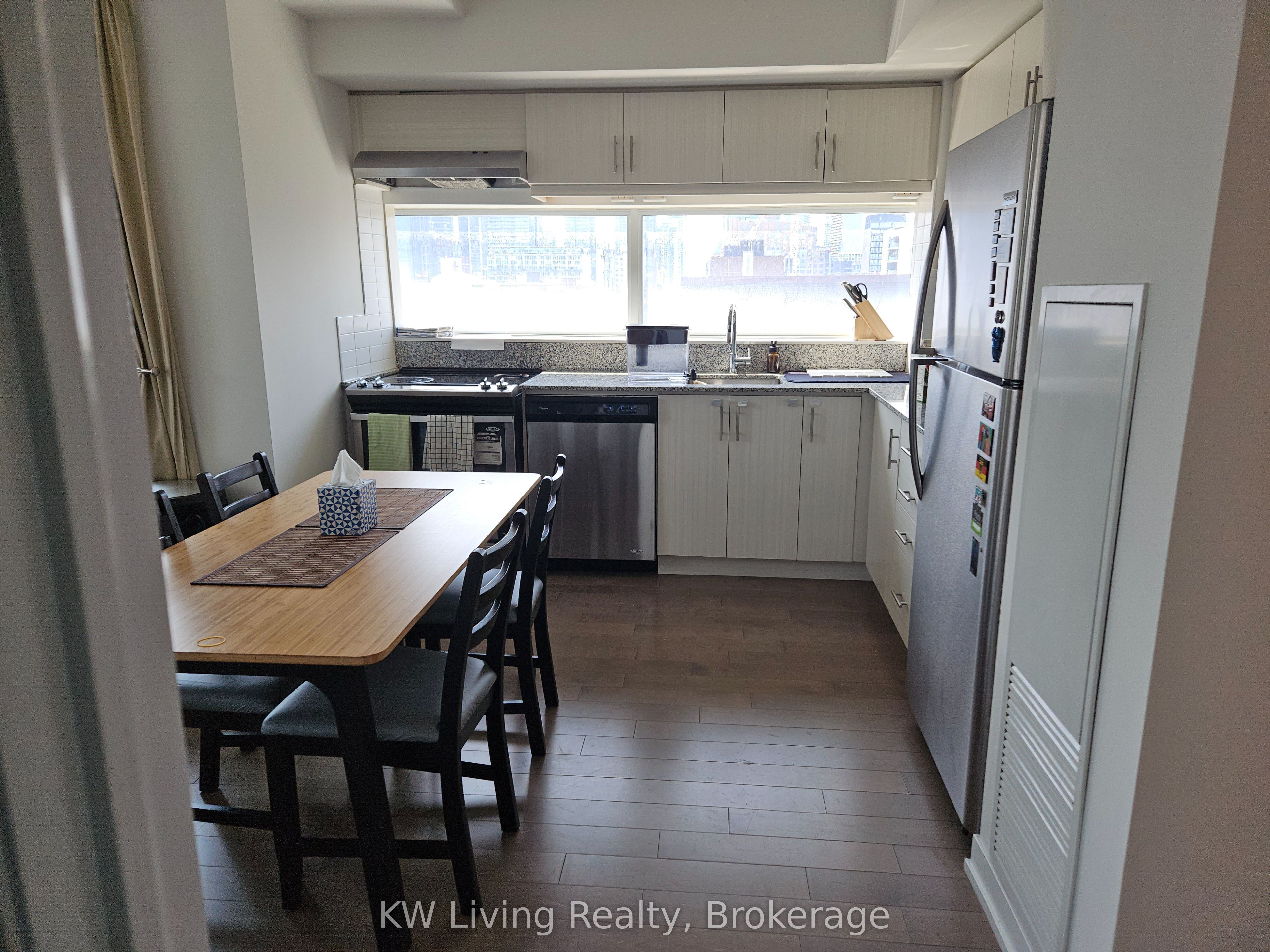10 Willison Square 810 Property Photo 10