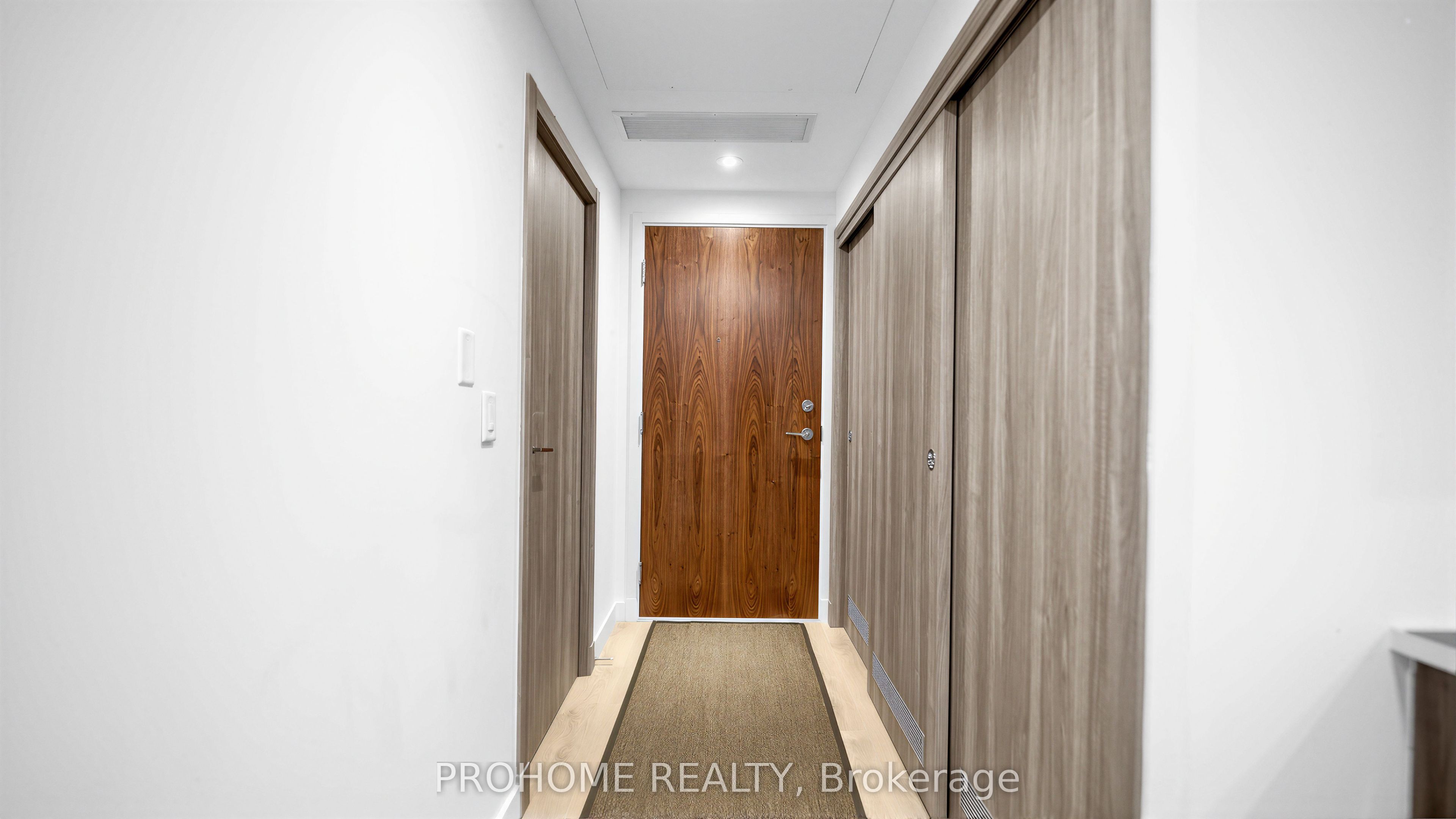 27 Mcmahon Drive 1006 Property Photo 4