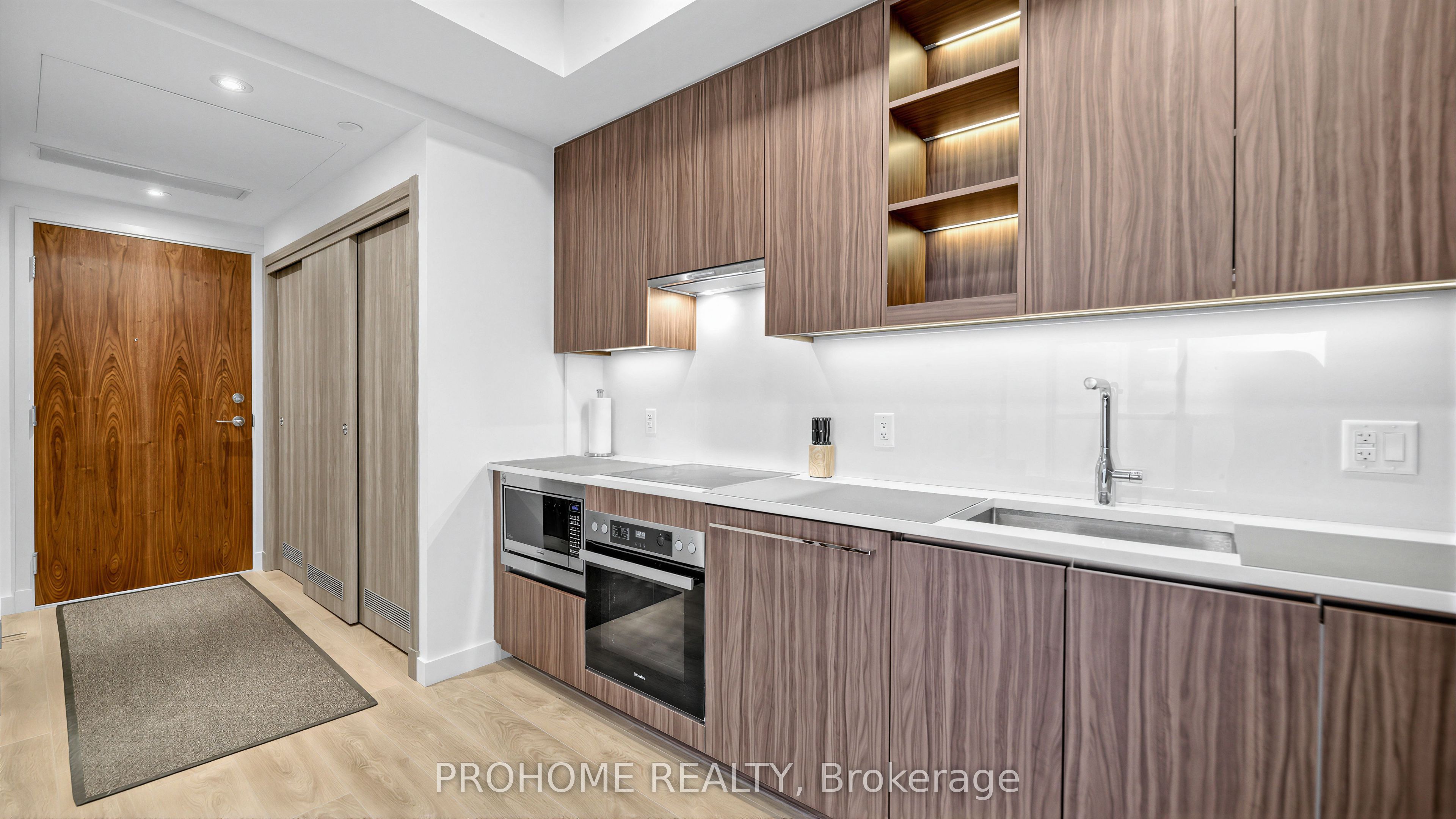 27 Mcmahon Drive 1006 Property Photo 5
