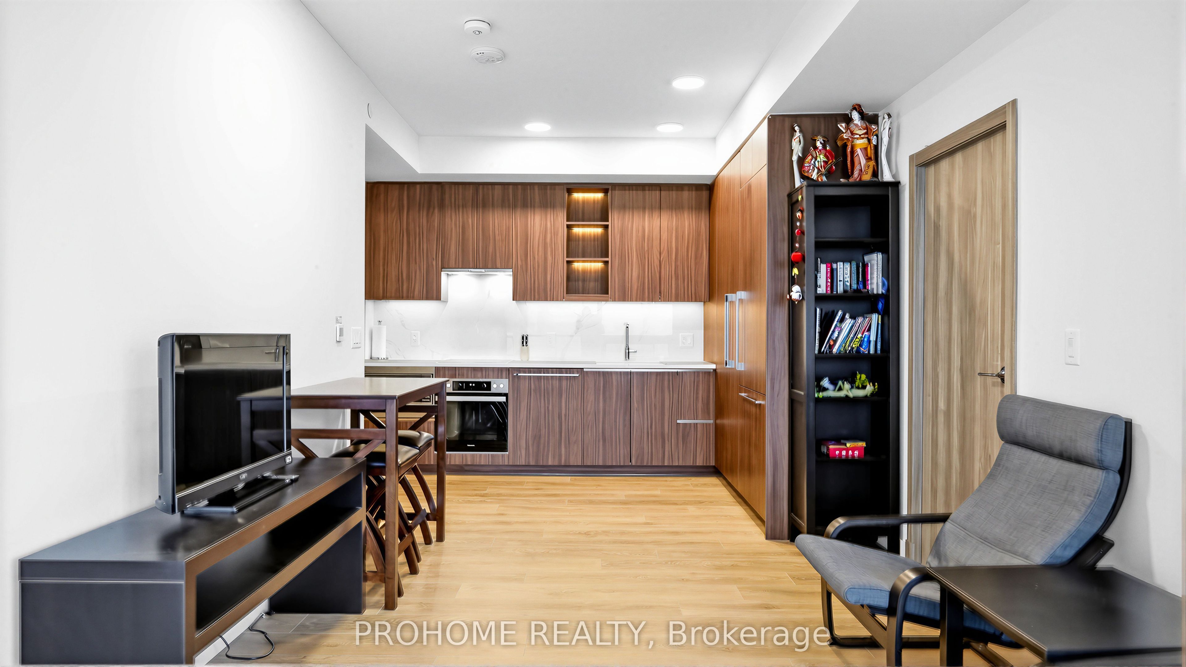 27 Mcmahon Drive 1006 Property Photo 10