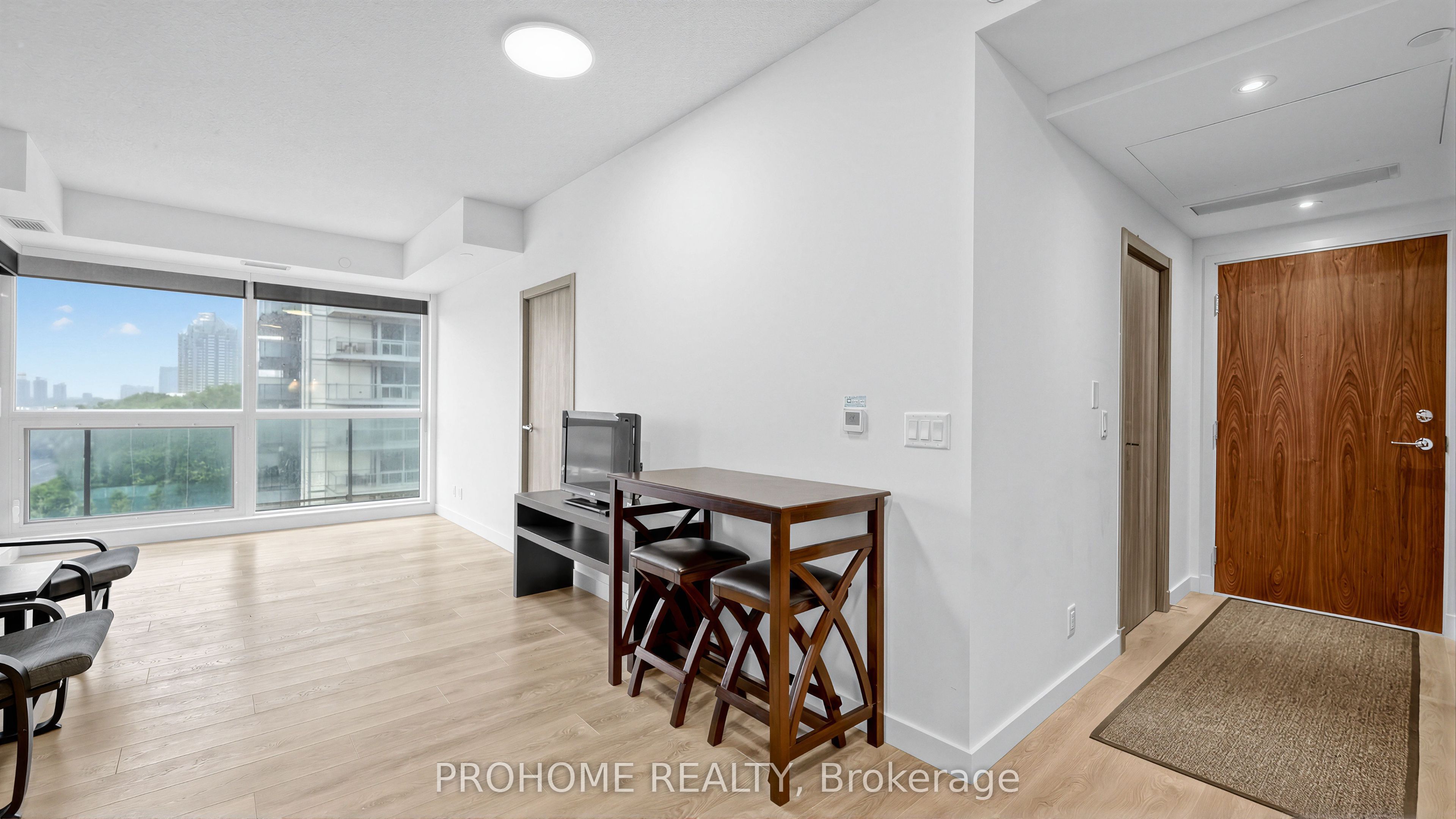 27 Mcmahon Drive 1006 Property Photo 15