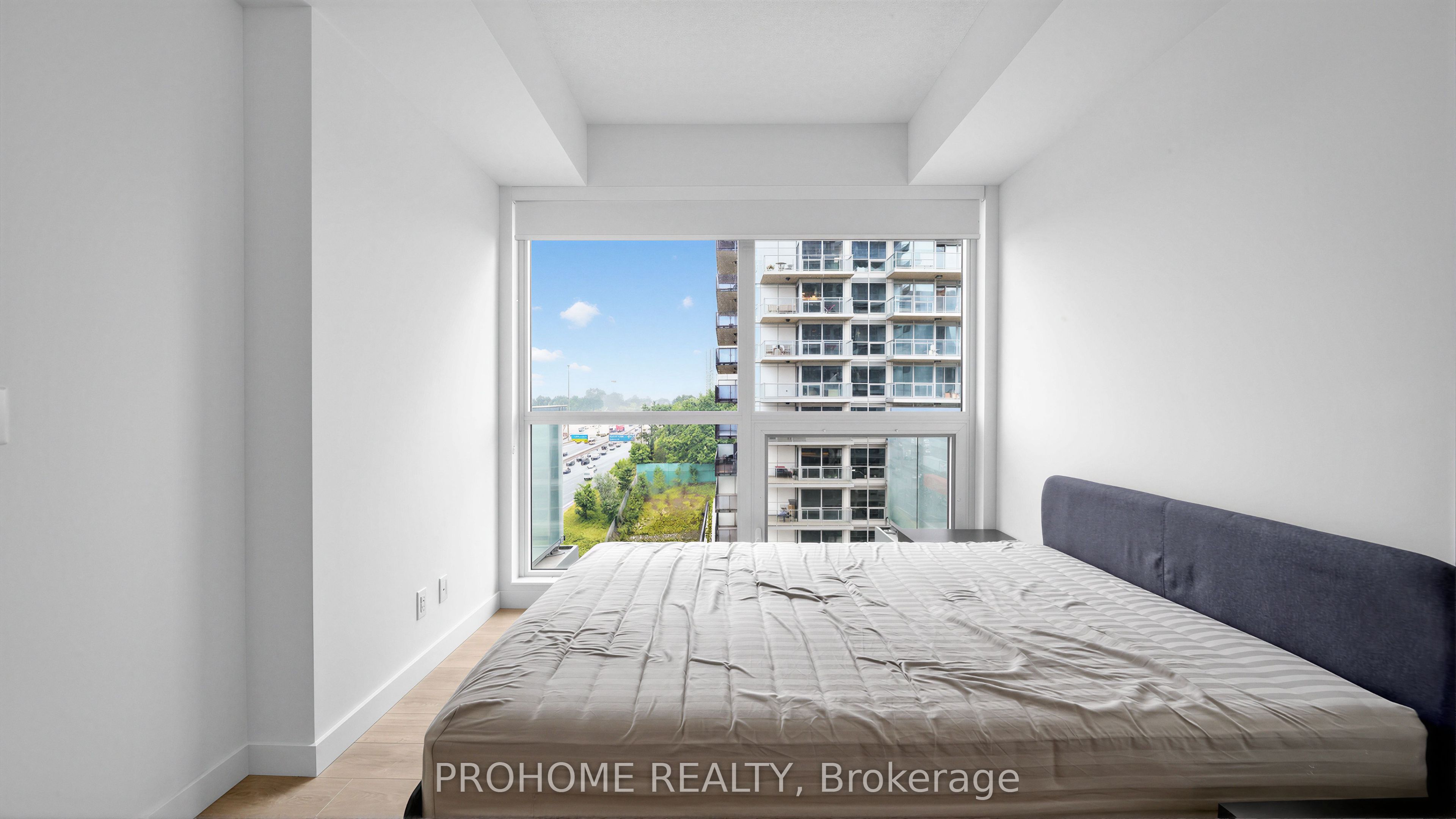 27 Mcmahon Drive 1006 Property Photo 16
