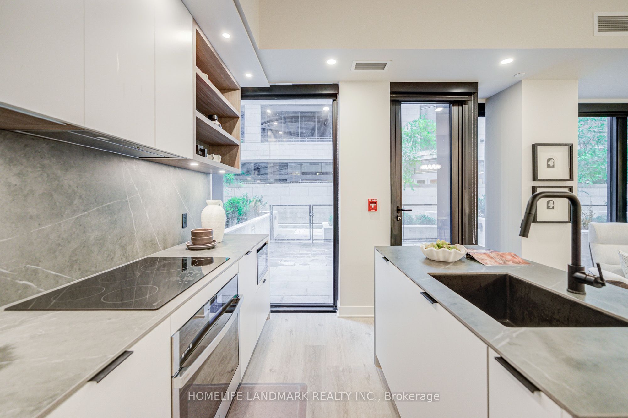 55 Charles Street E Th05 Property Photo 8