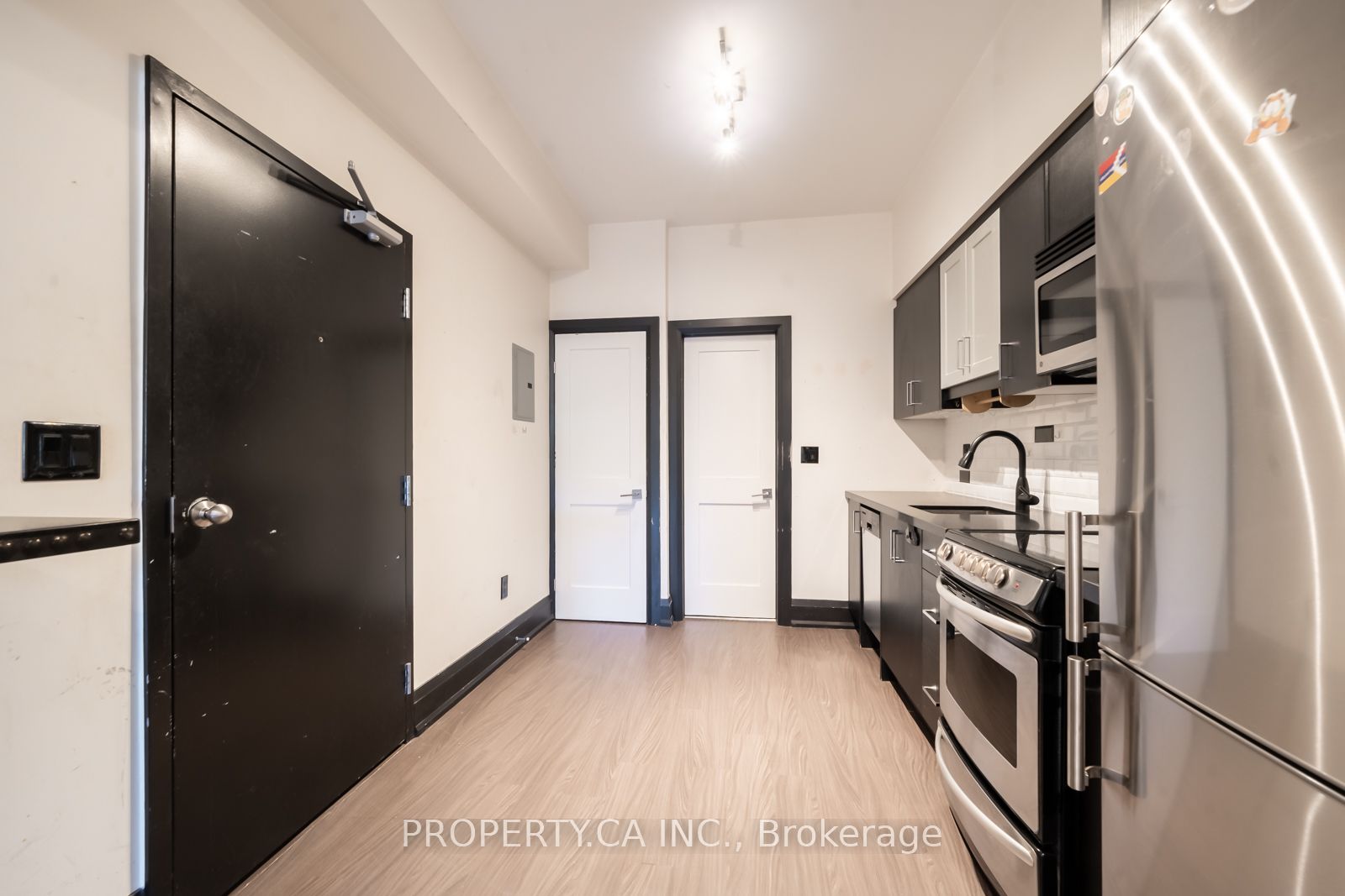 960 Queen Street W 3 Property Photo 4