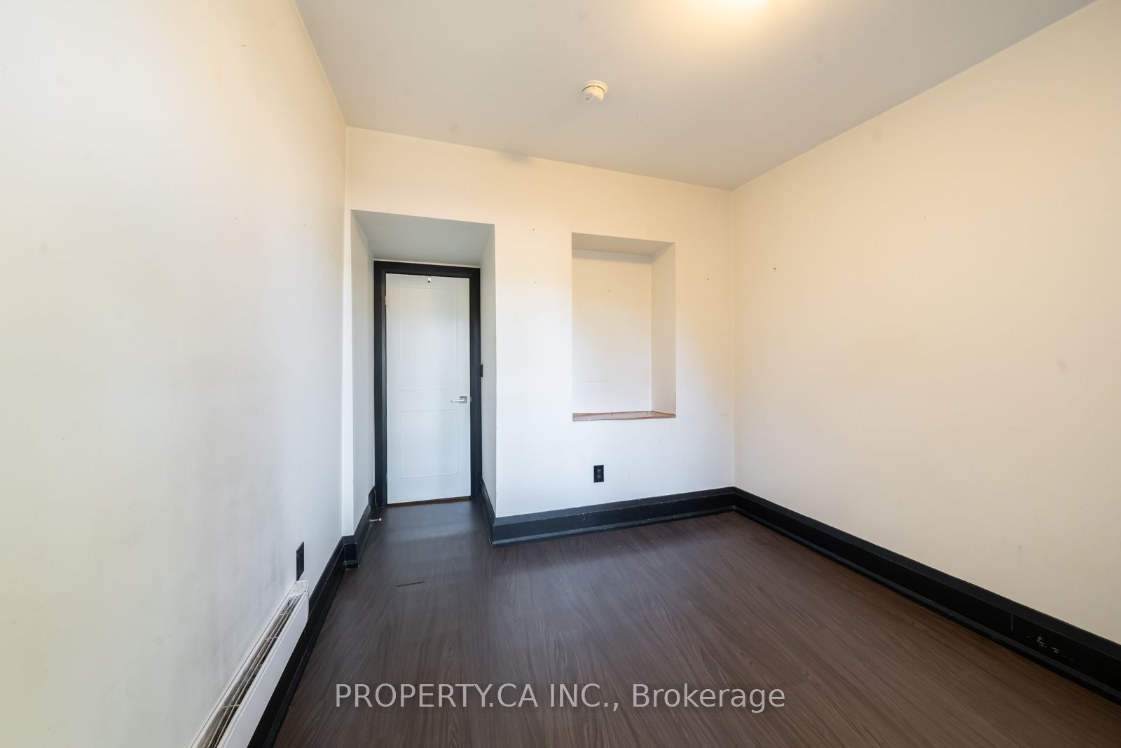 960 Queen Street W 3 Property Photo 7