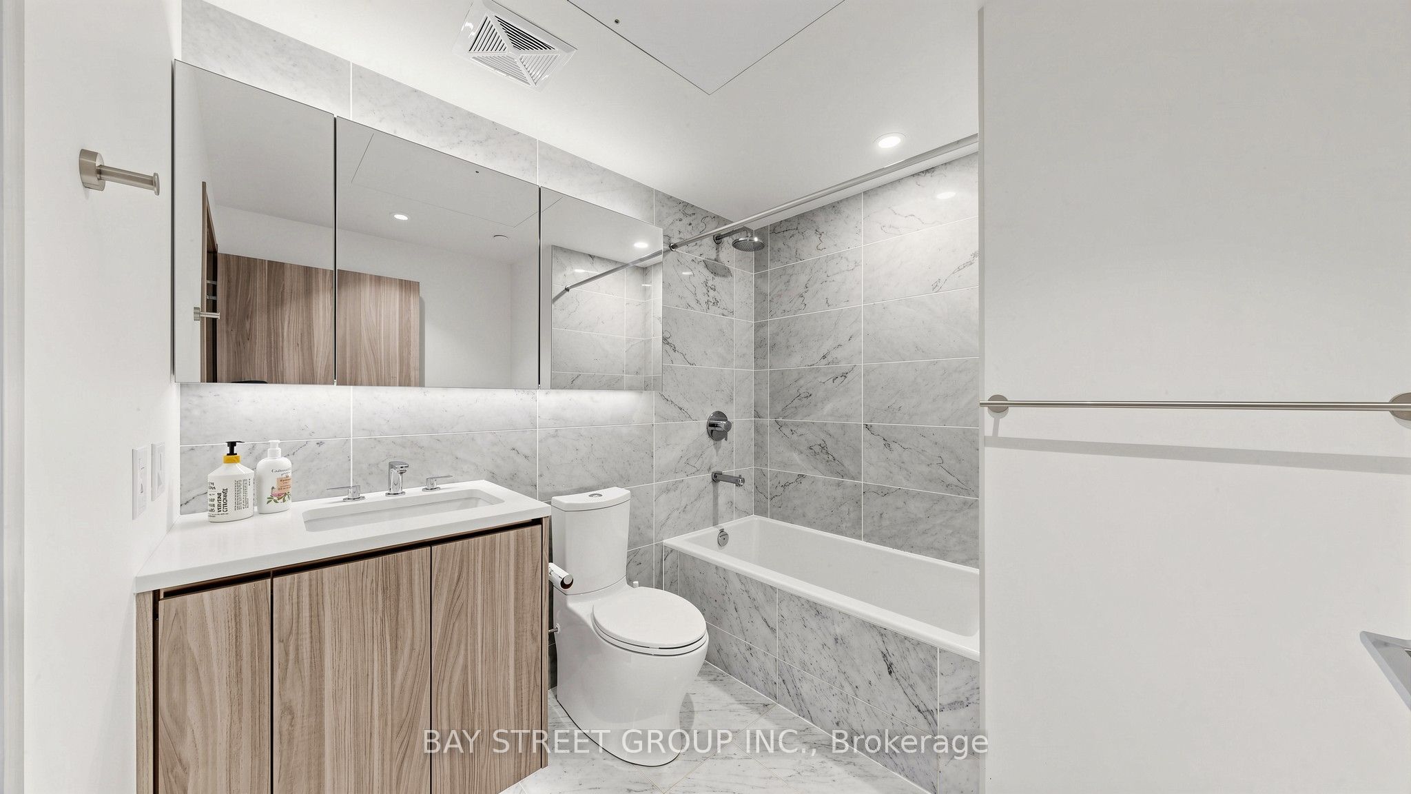 95 Mcmahon Drive 2515 Property Photo 2