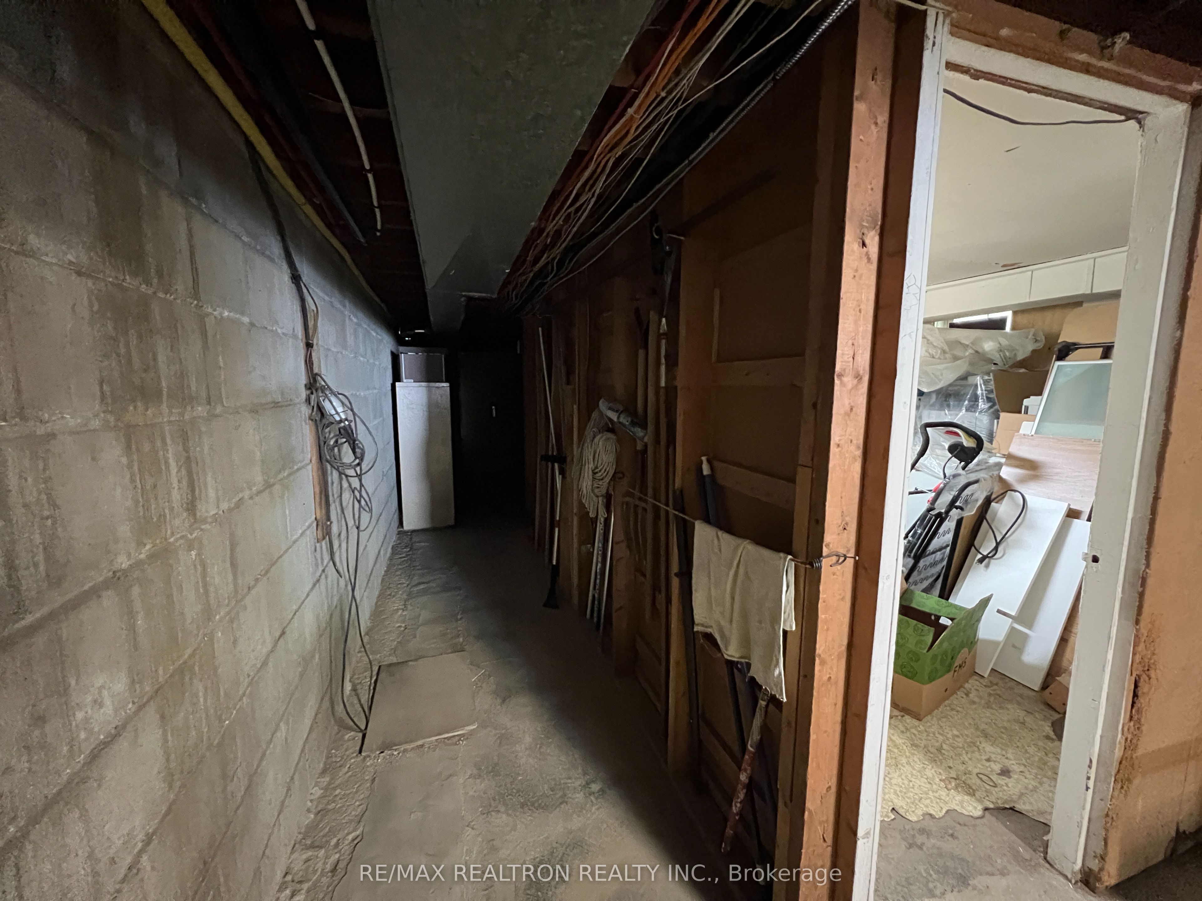 180-184 Willowdale Avenue Property Photo 5