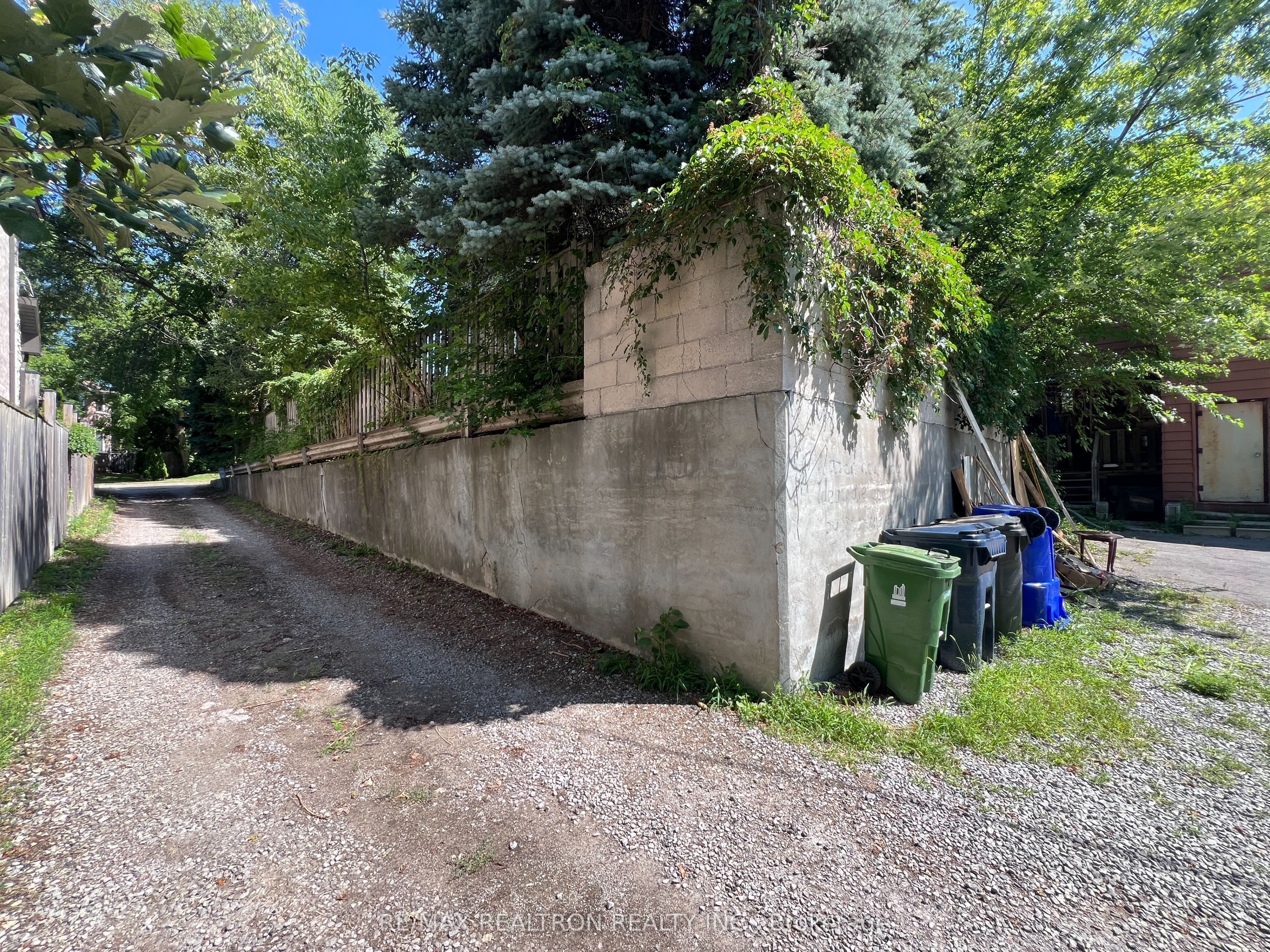 180-184 Willowdale Avenue Property Photo 11