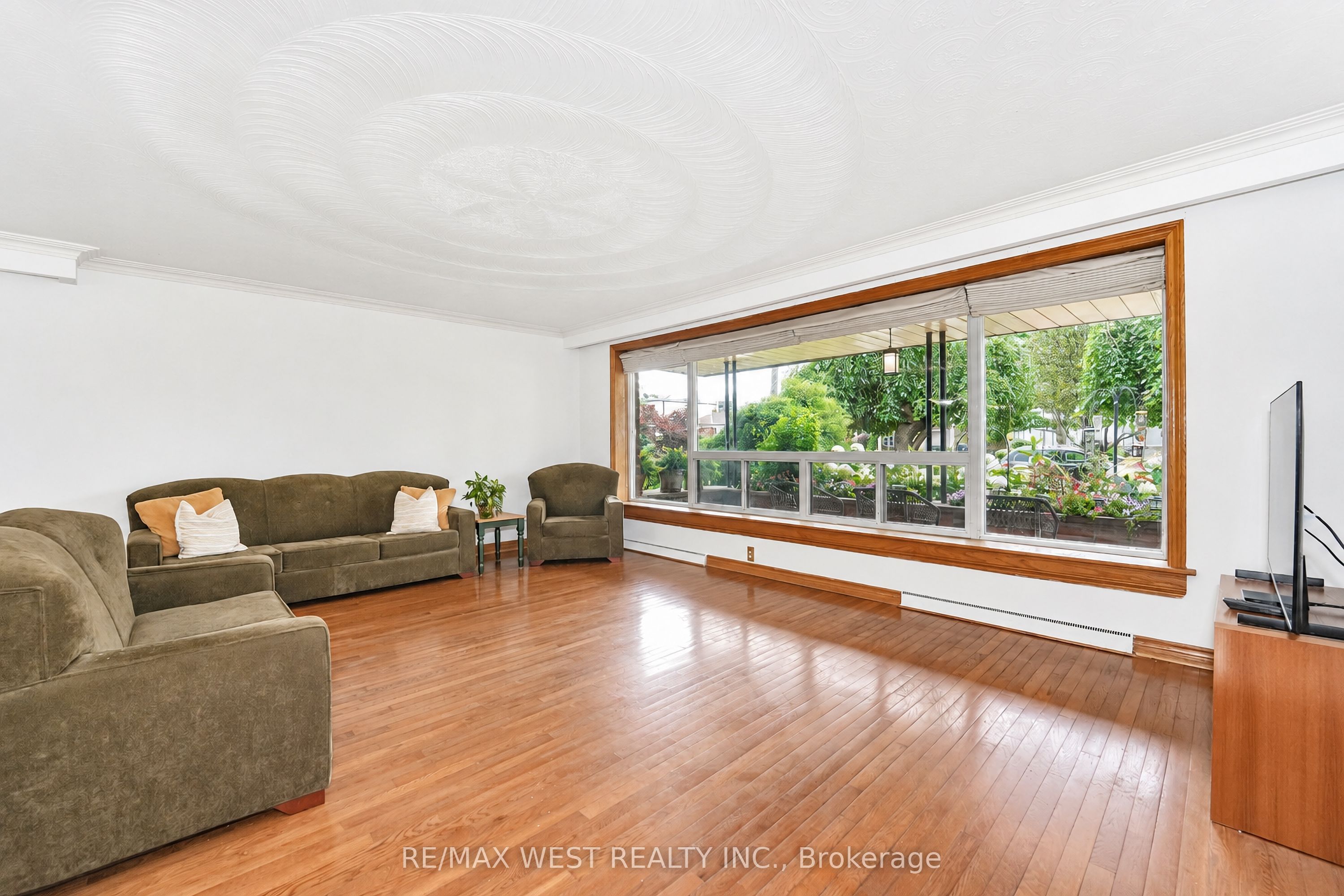 14 Model Avenue Property Photo 3