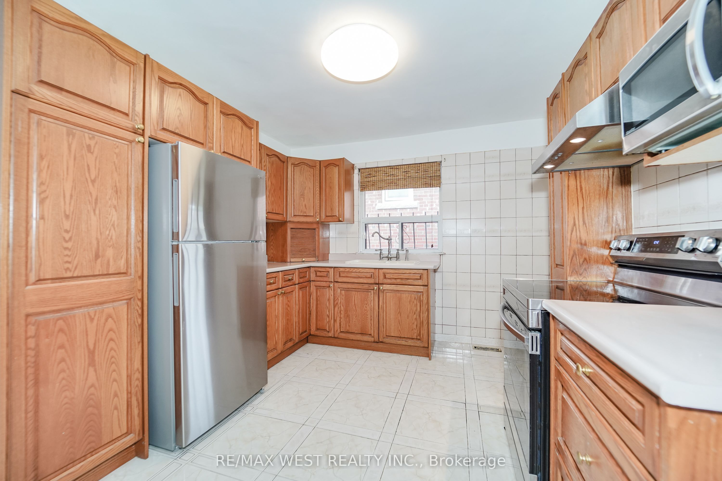 14 Model Avenue Property Photo 5
