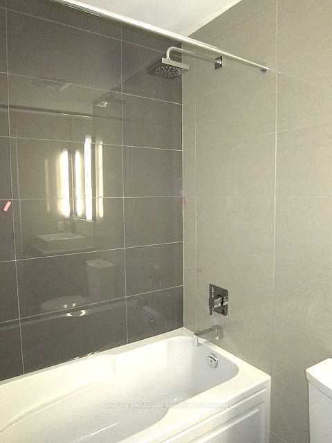 21 Clairtrell Road 401 Property Photo 10