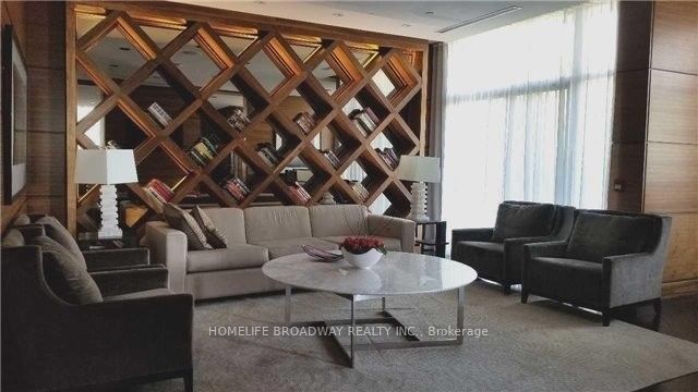 21 Clairtrell Road 401 Property Photo 12