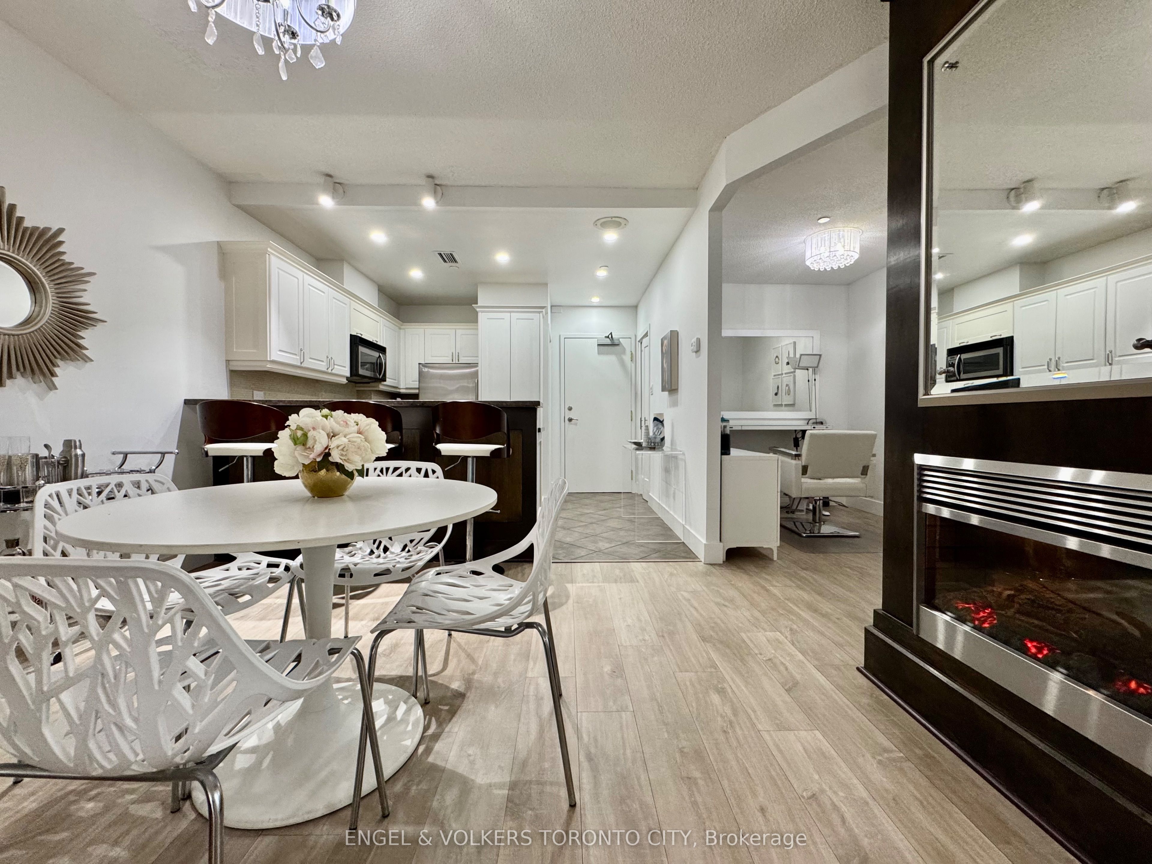393 King Street W 706 Property Photo 1