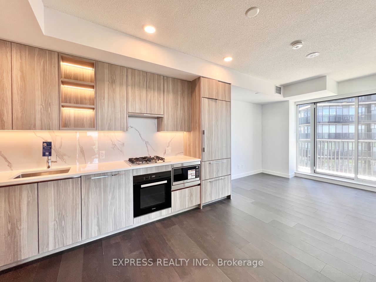 68 Esther Shiner Boulevard 2005 Property Photo 1