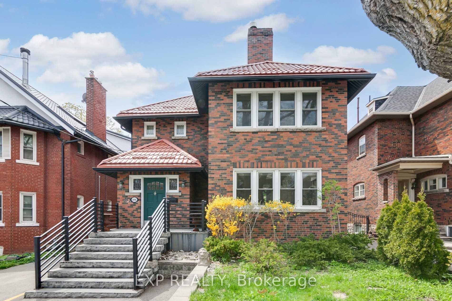 896 Avenue Road Property Photo 1
