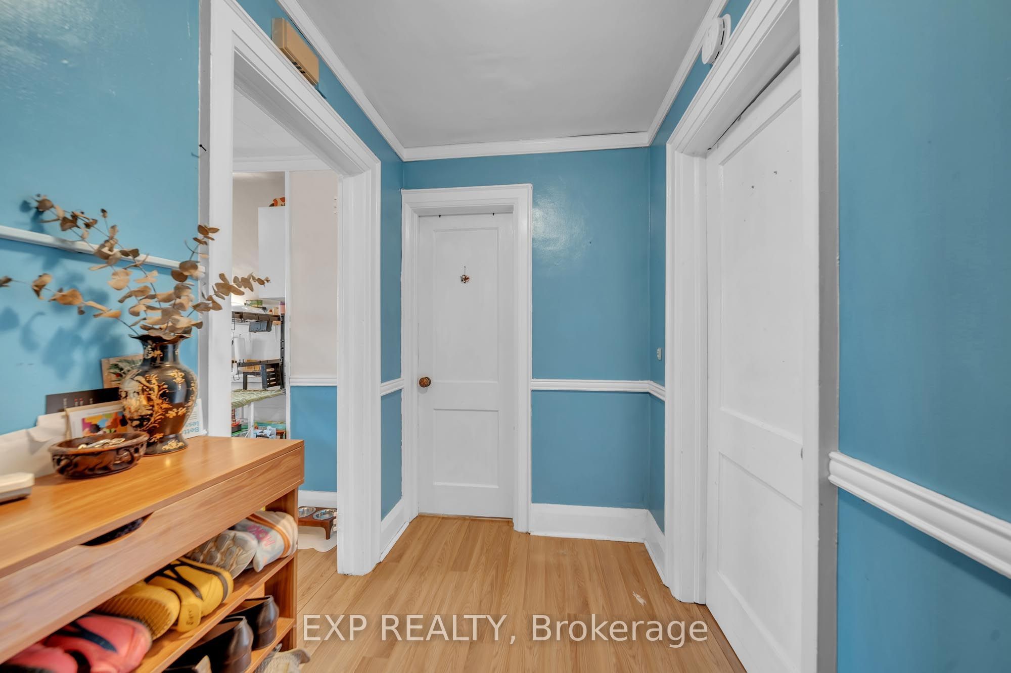 896 Avenue Road Property Photo 3