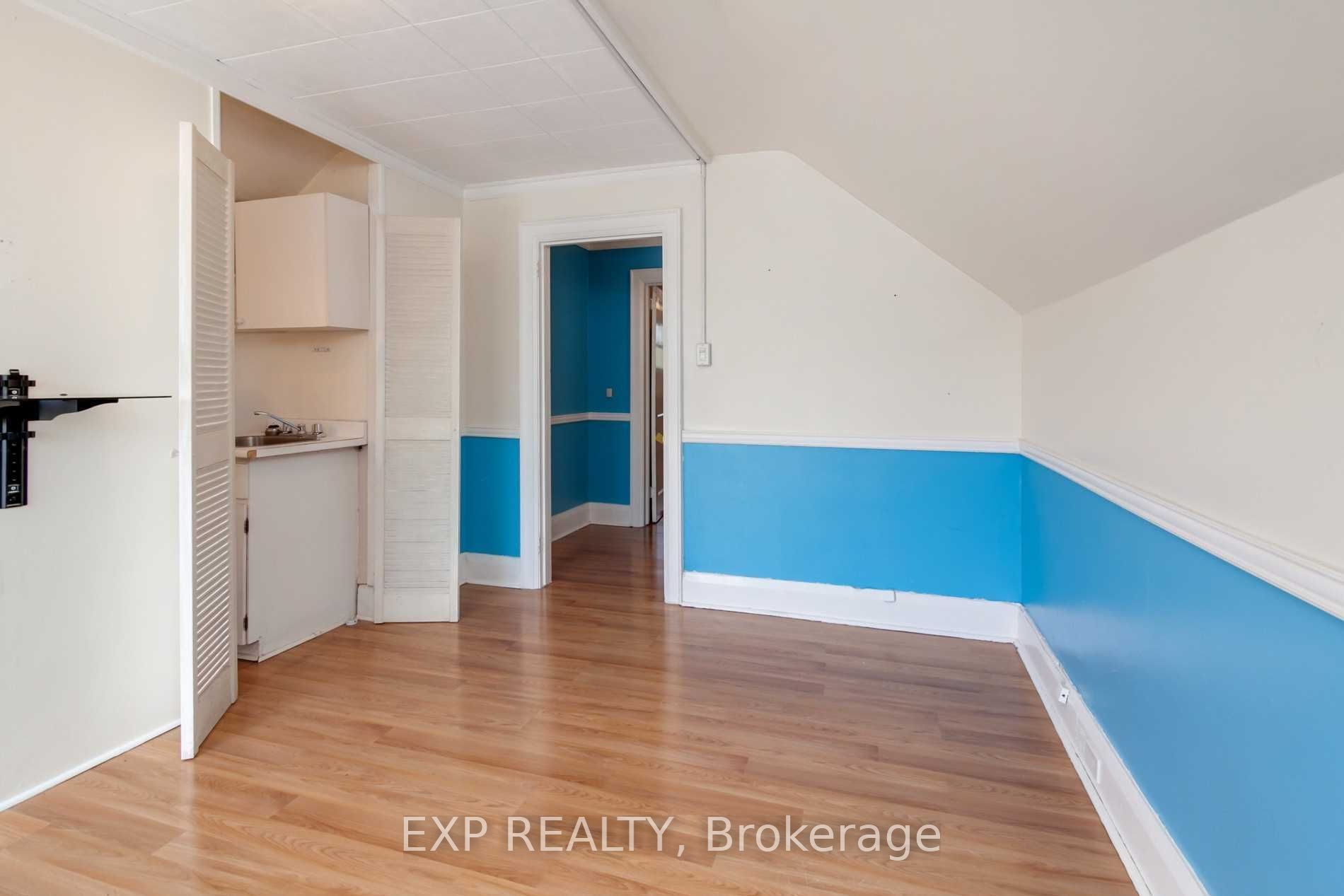 896 Avenue Road Property Photo 5