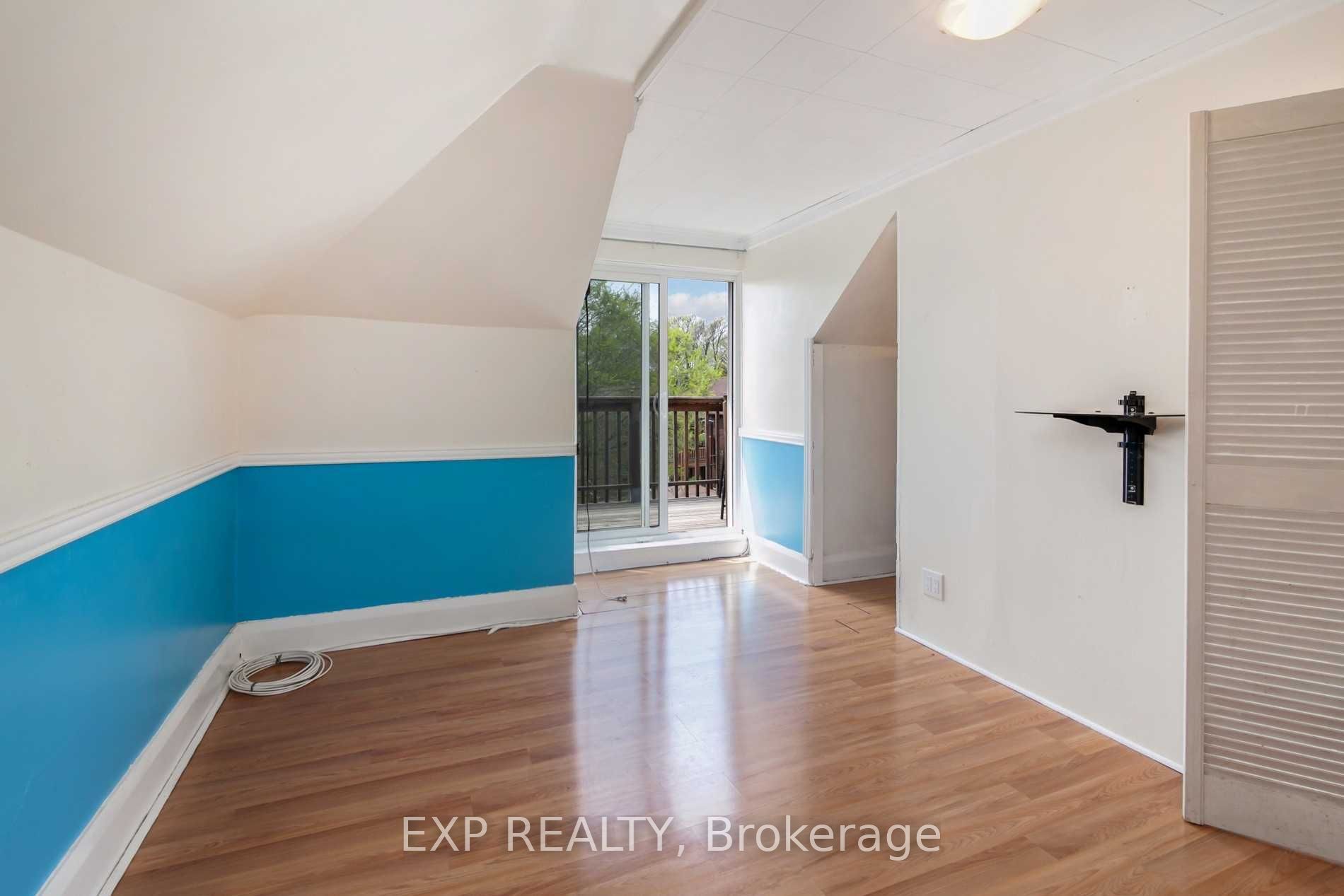 896 Avenue Road Property Photo 6