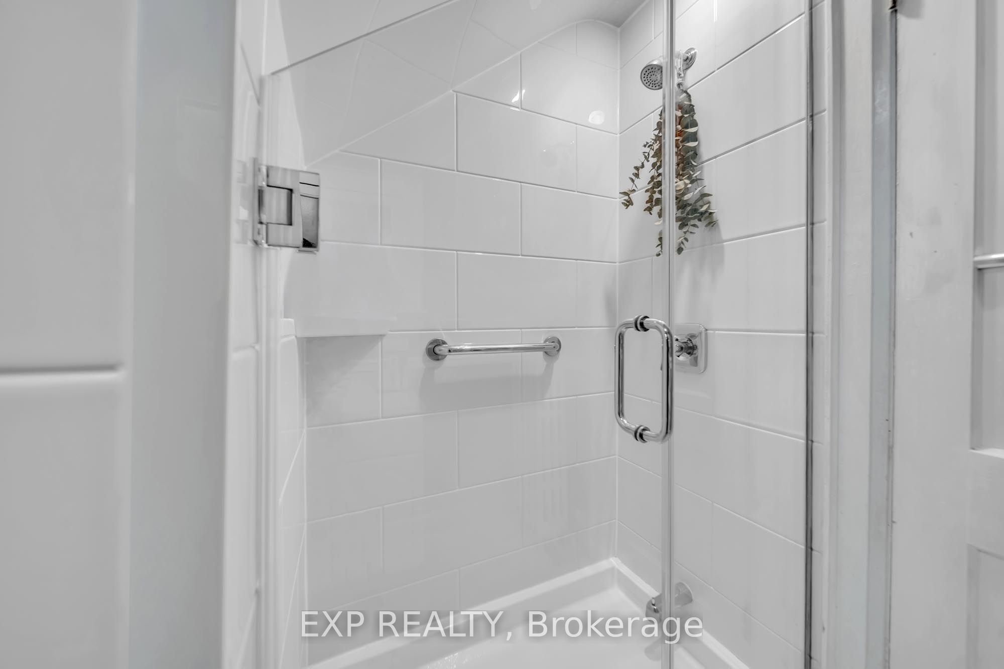 896 Avenue Road Property Photo 15