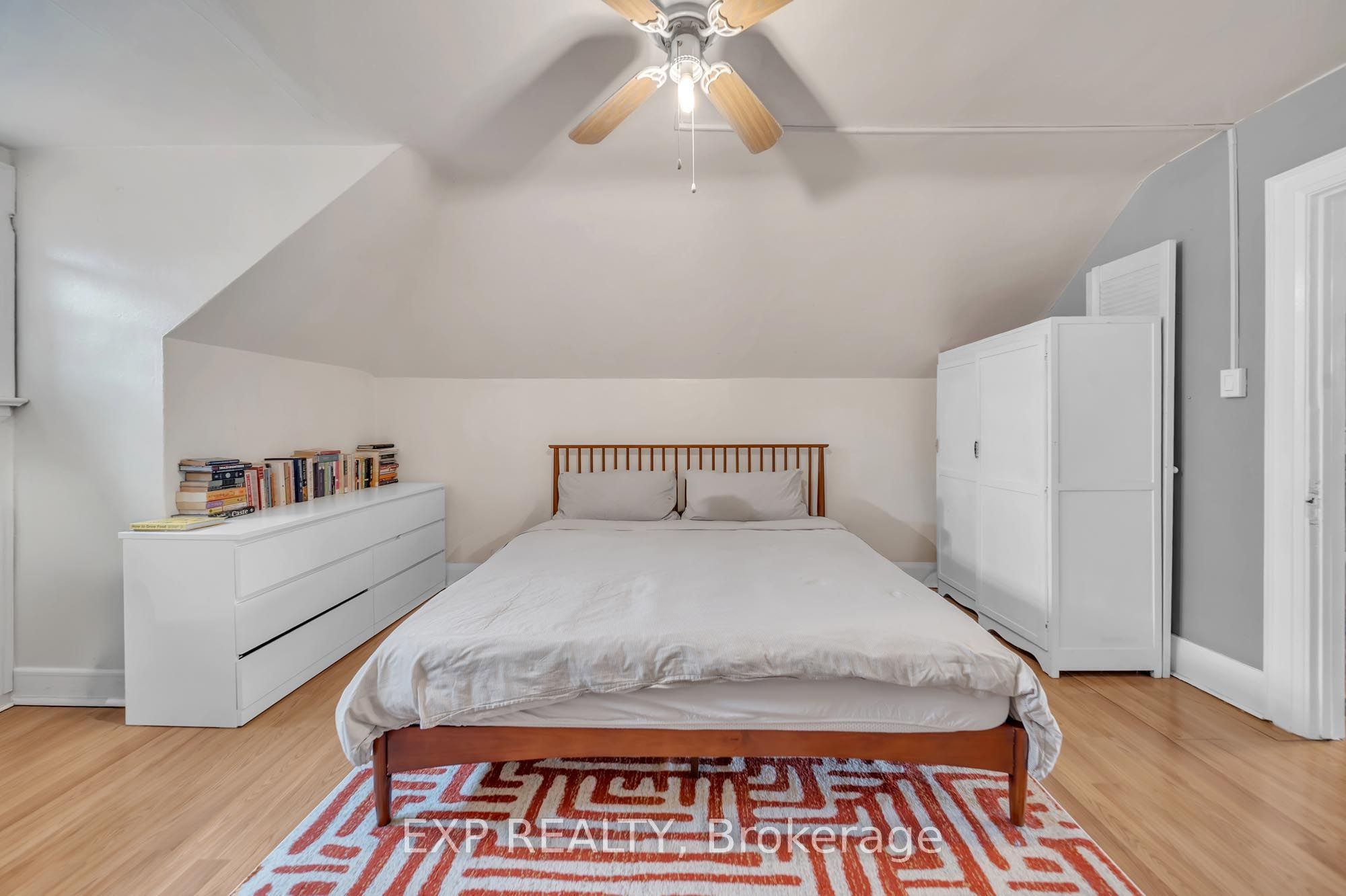 896 Avenue Road Property Photo 18