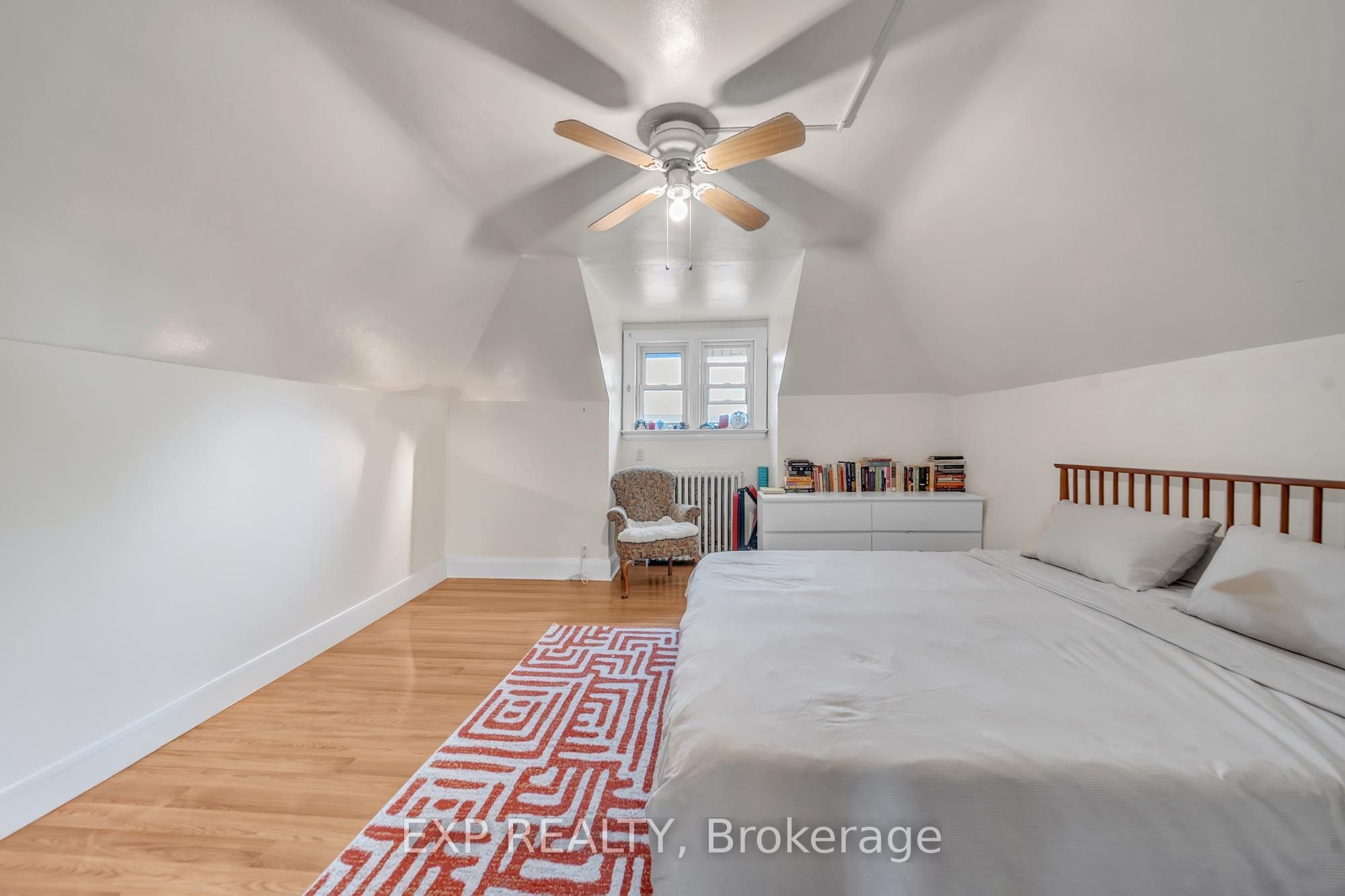896 Avenue Road Property Photo 19