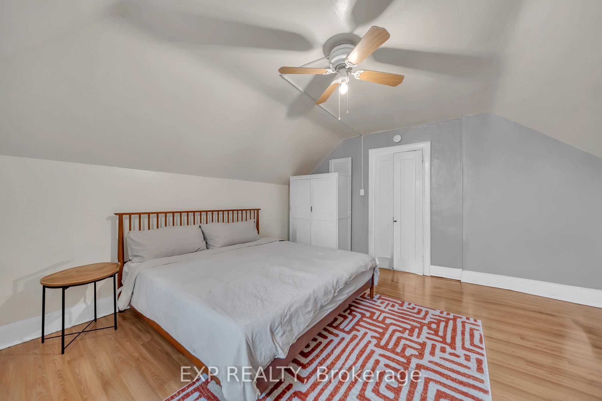 896 Avenue Road Property Photo 20