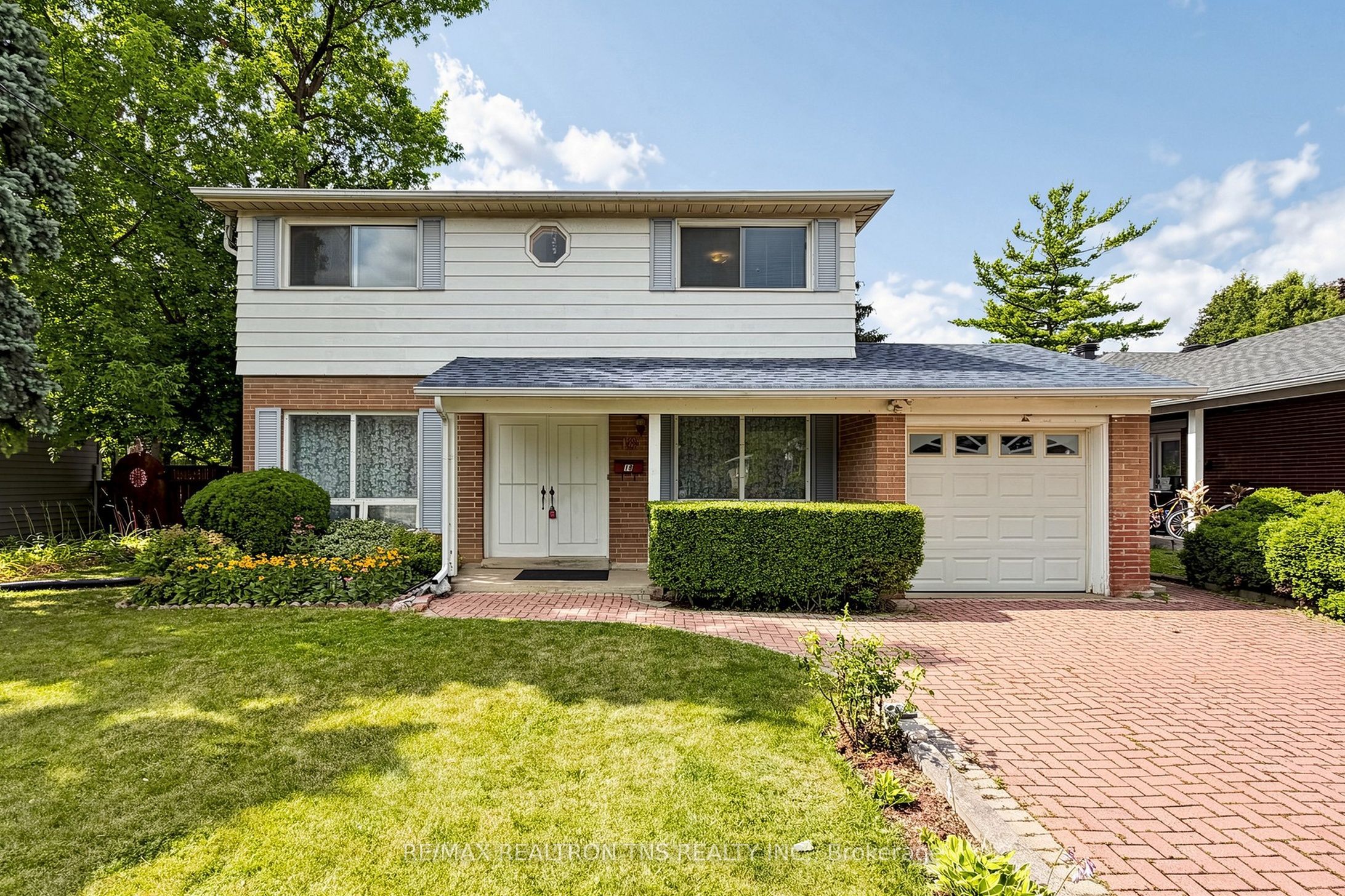 18 Lisburn Crescent Property Photo 1