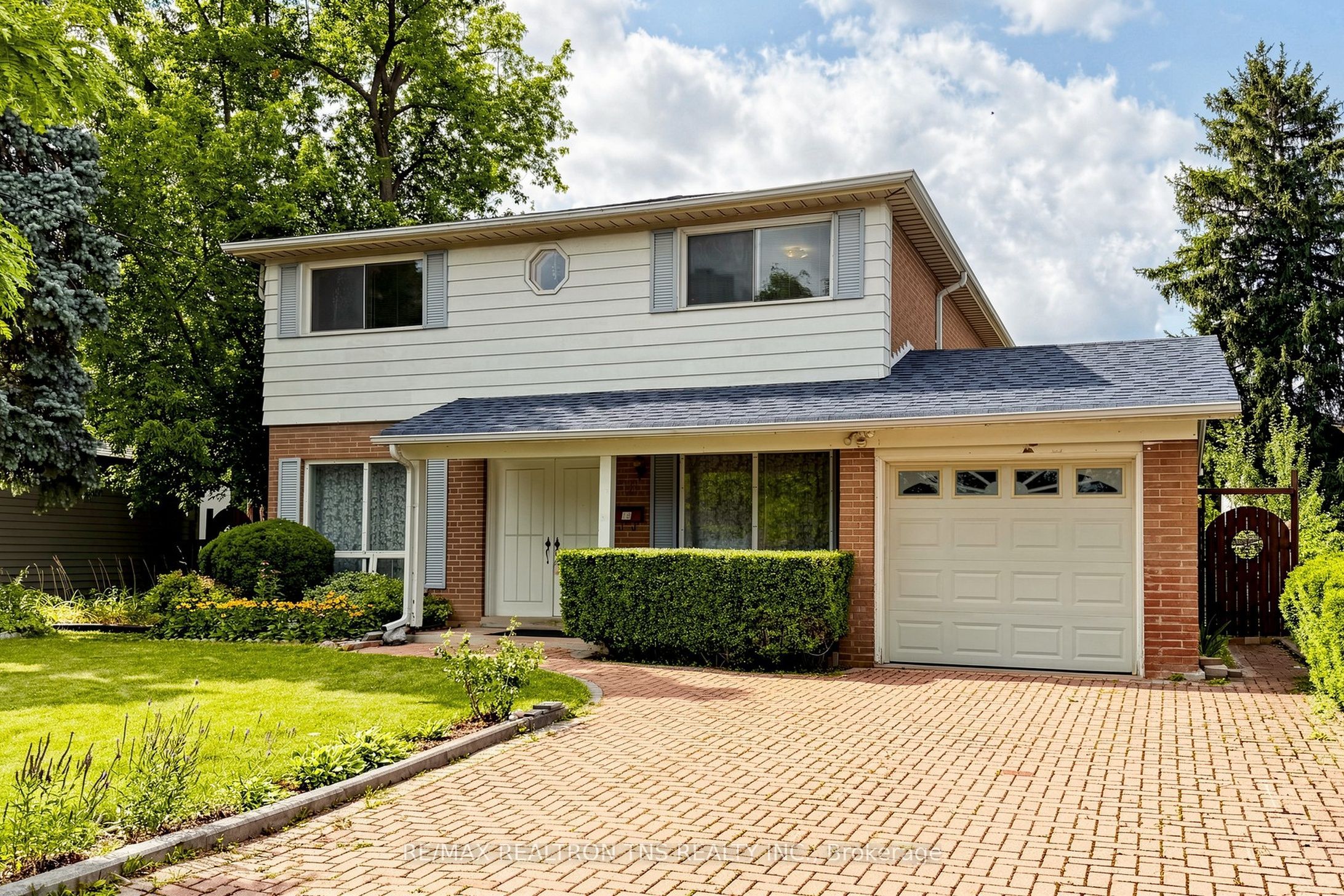 18 Lisburn Crescent Property Photo 2