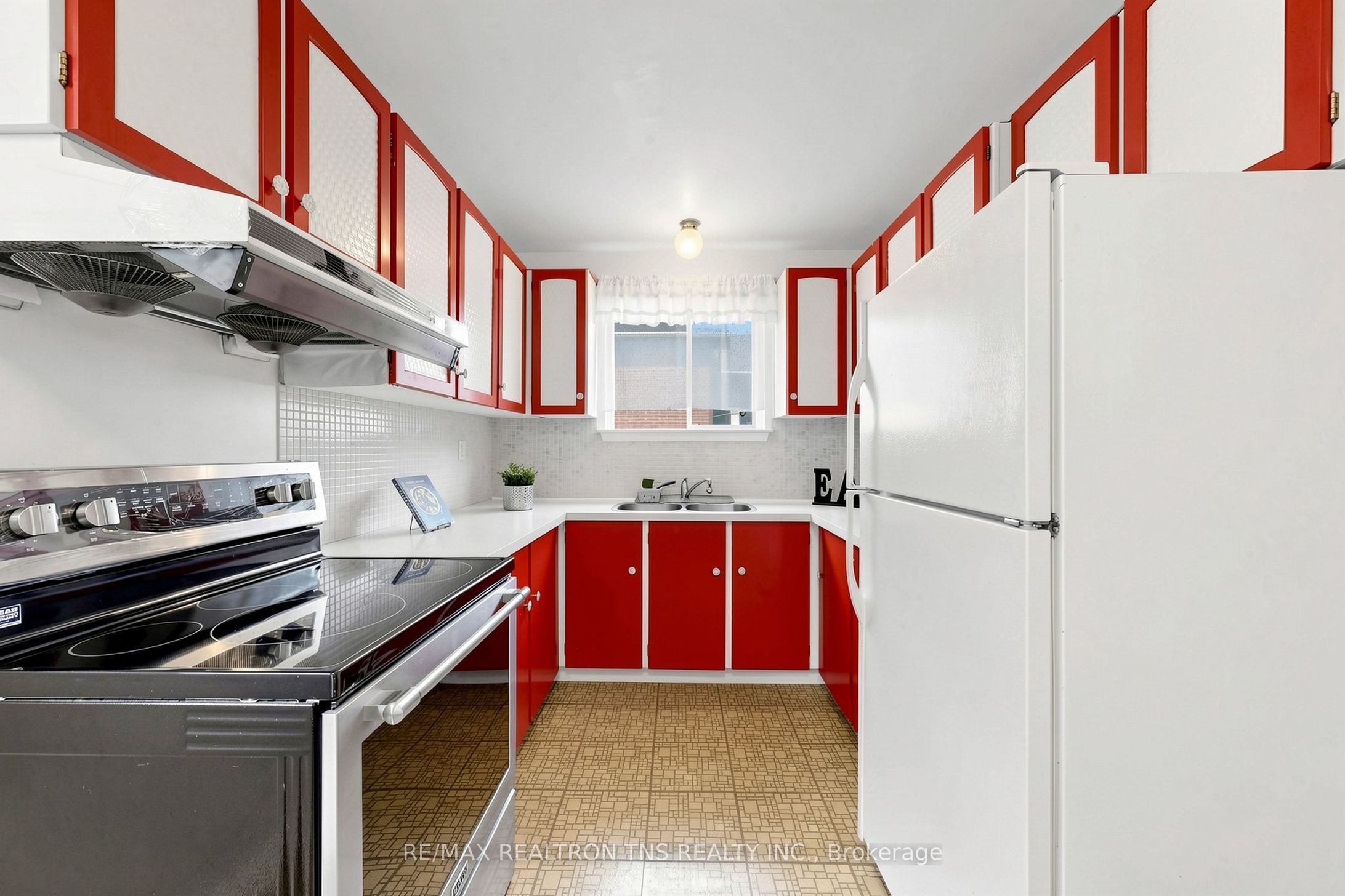 18 Lisburn Crescent Property Photo 7