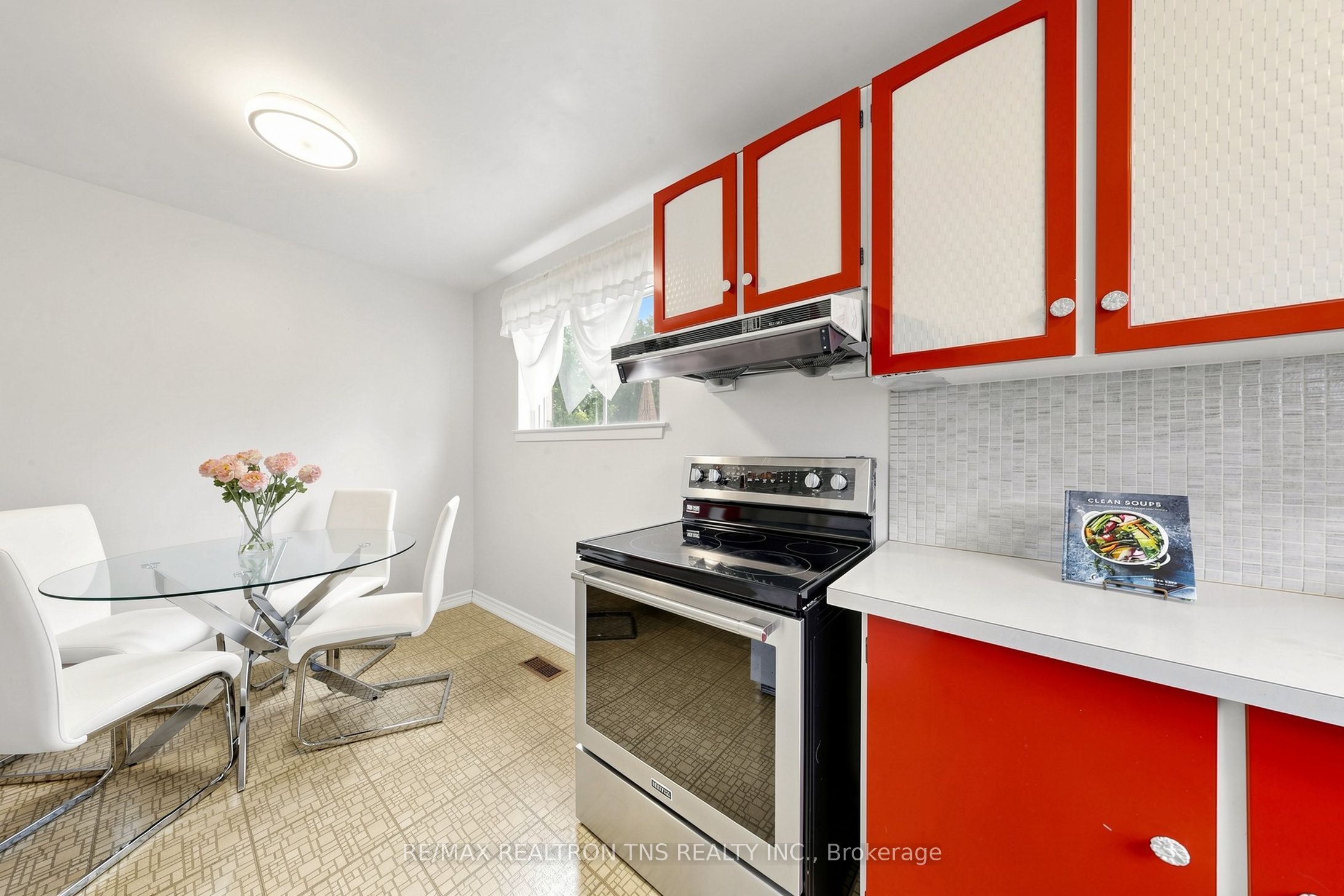 18 Lisburn Crescent Property Photo 8