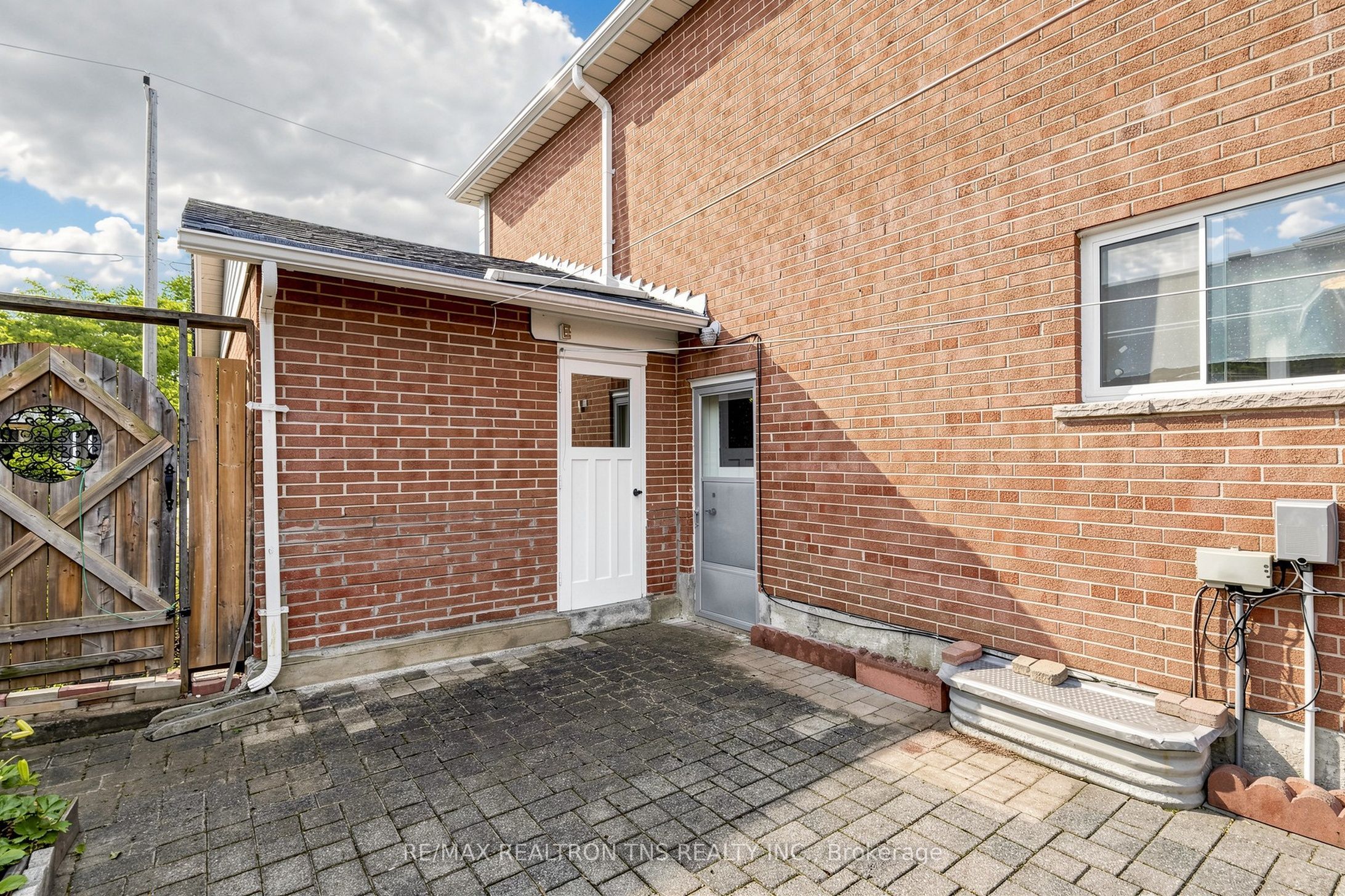 18 Lisburn Crescent Property Photo 16