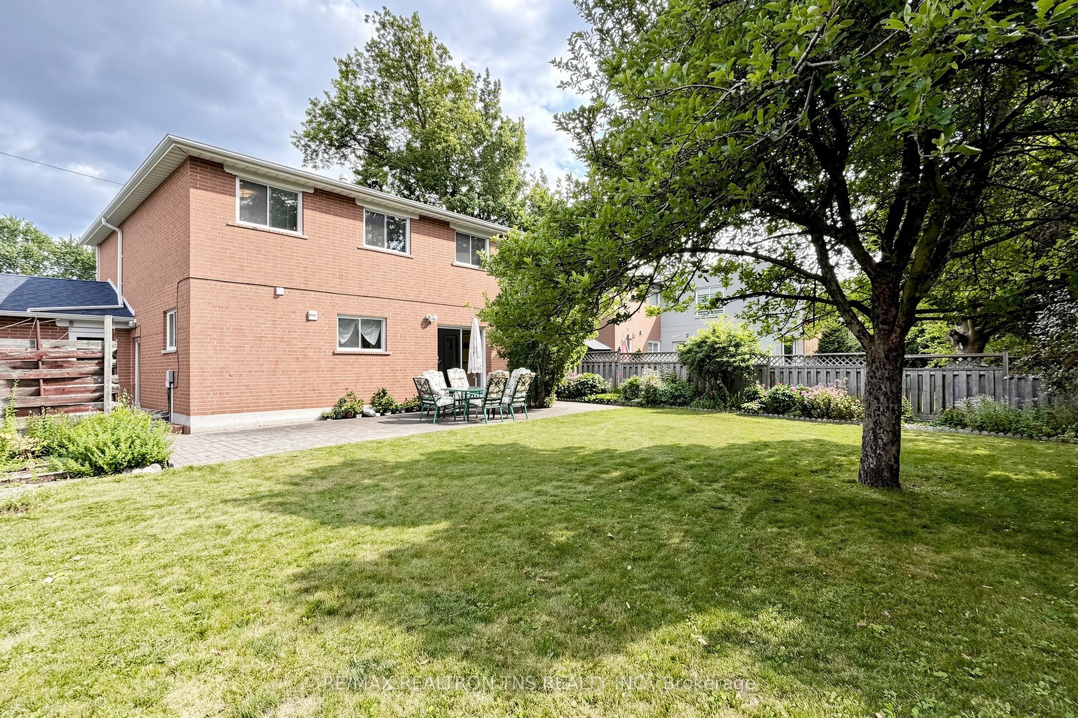 18 Lisburn Crescent Property Photo 17