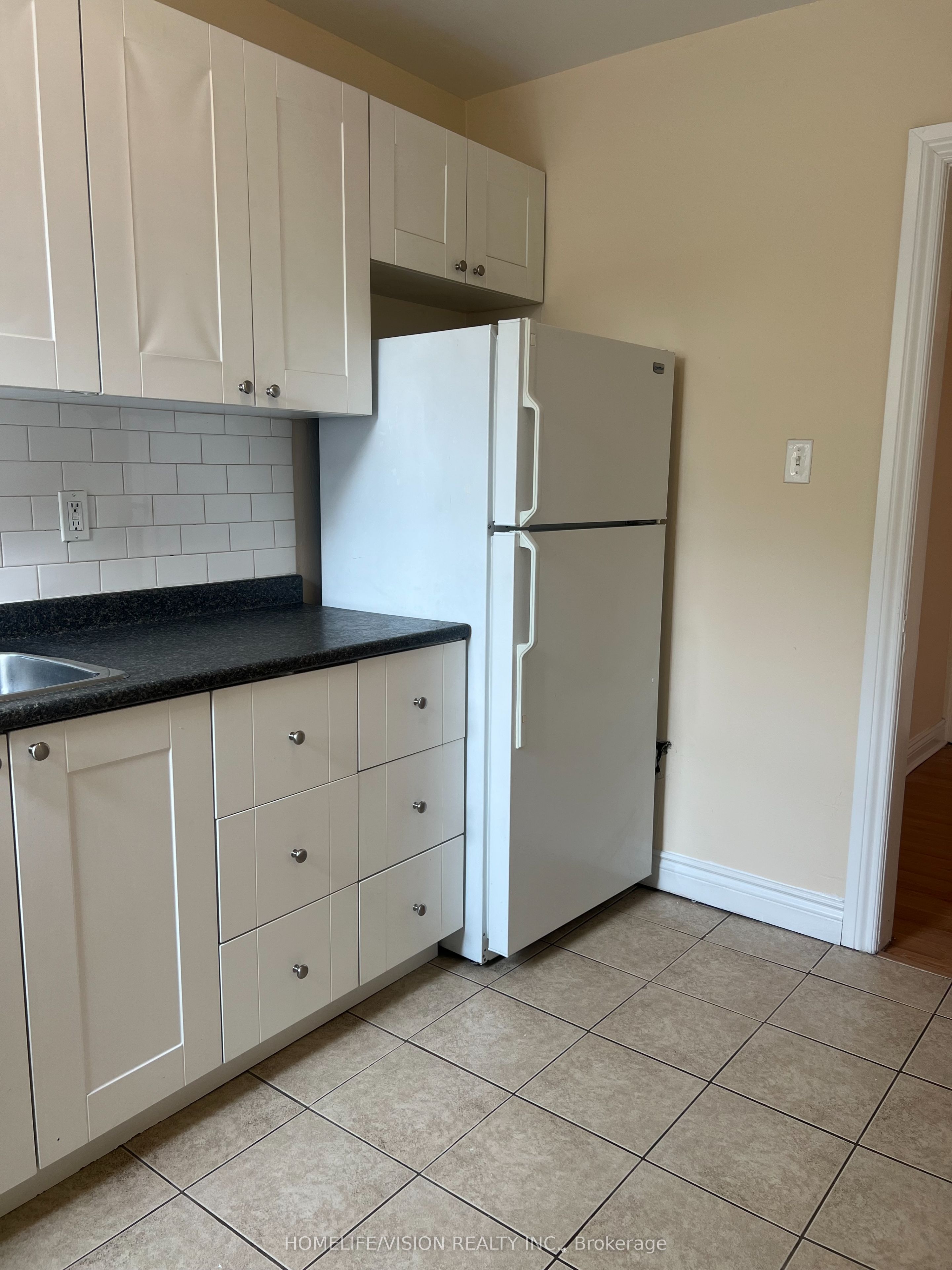 788 Eglinton Avenue E 1 Property Photo 3